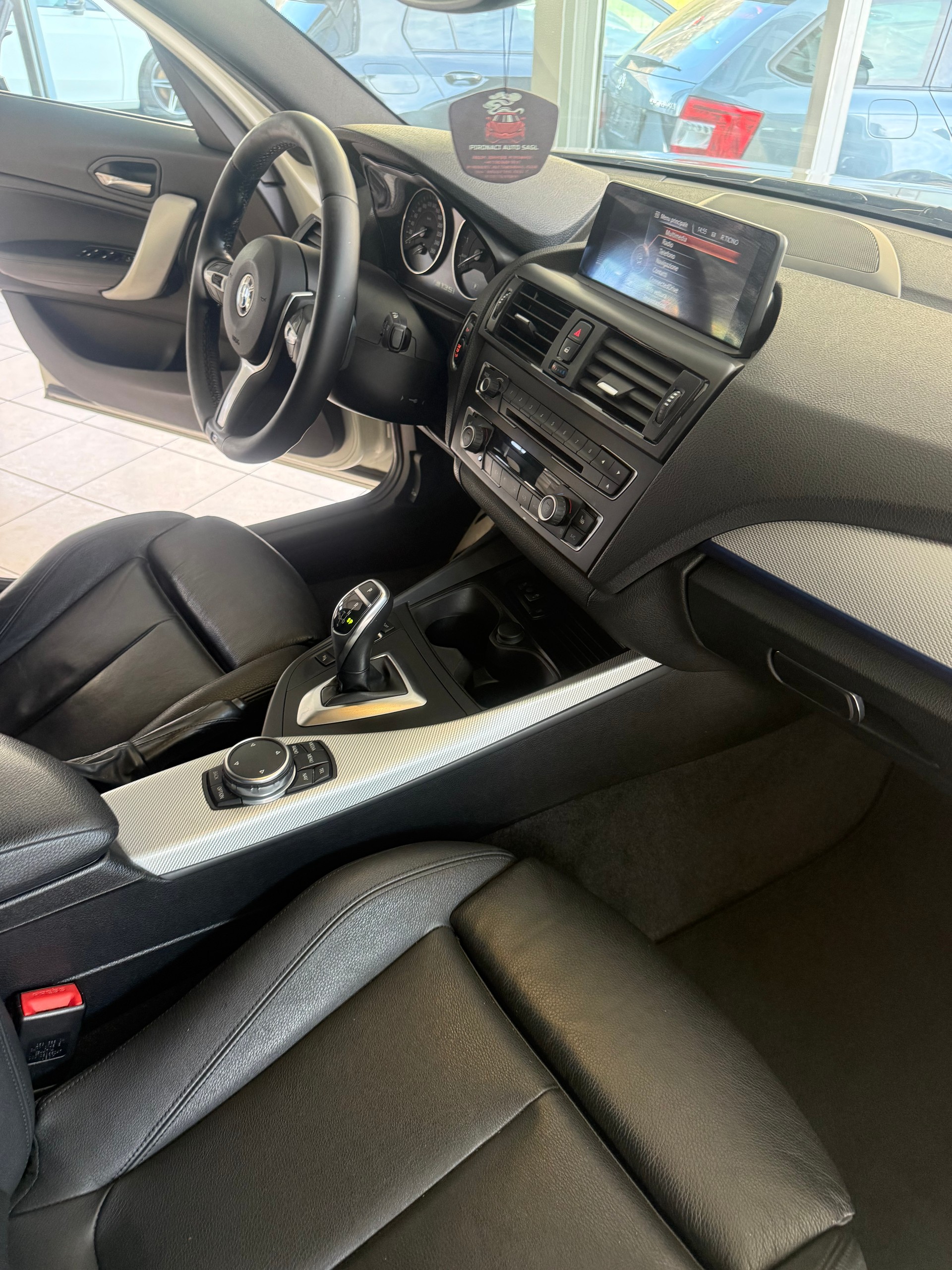 BMW M135i xDrive Steptronic-image-12