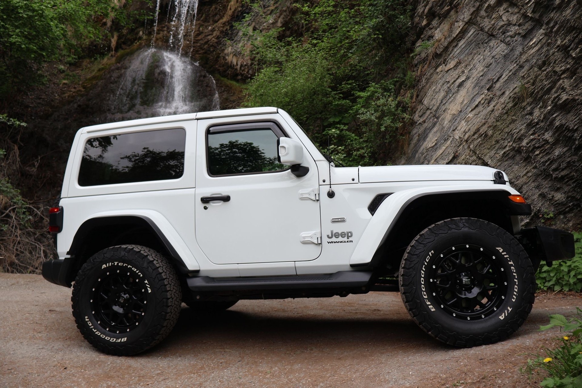 JEEP Wrangler 2.0 Overland Automatic-showroom-element-3