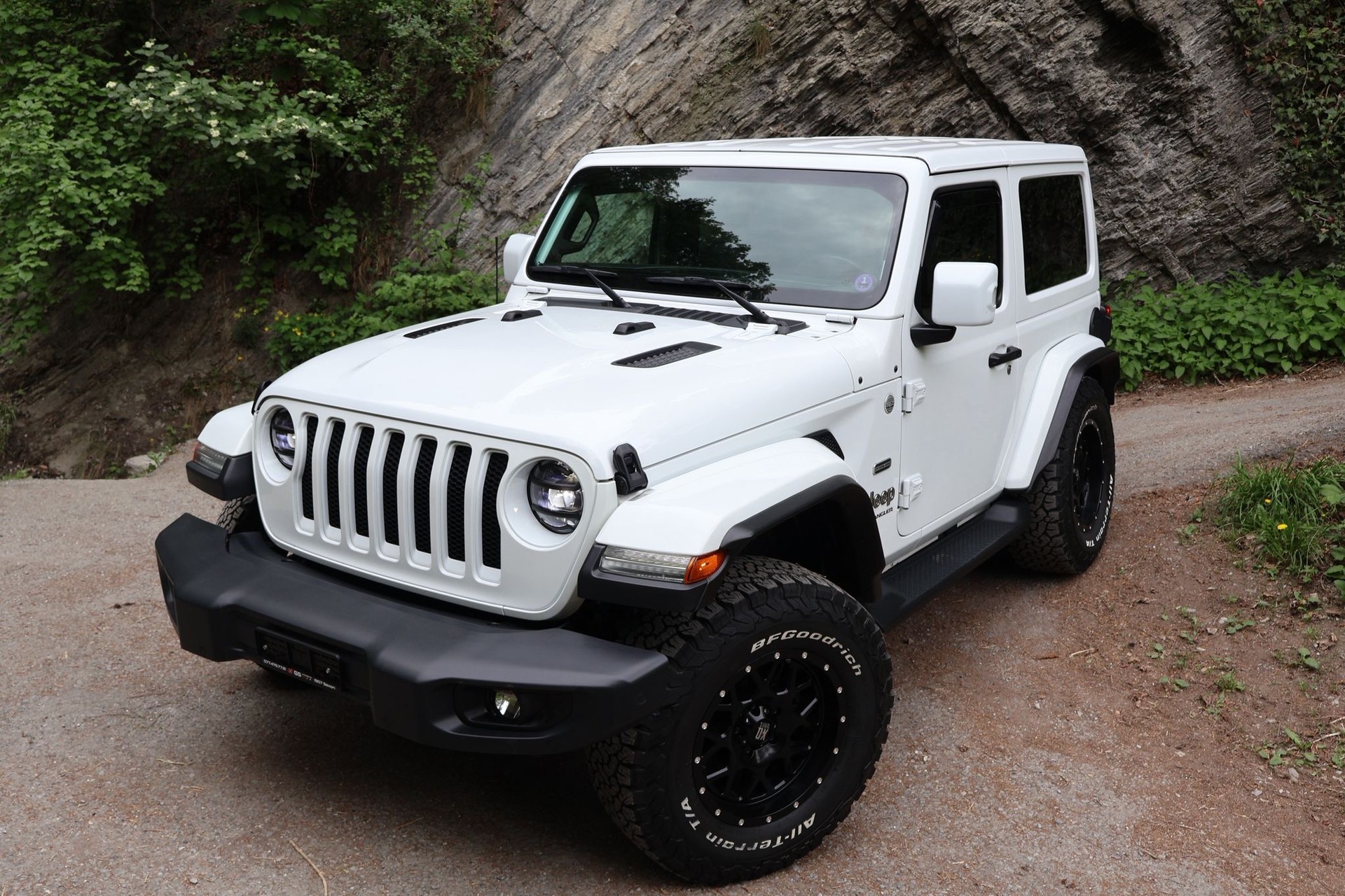 JEEP Wrangler 2.0 Overland Automatic-image-6