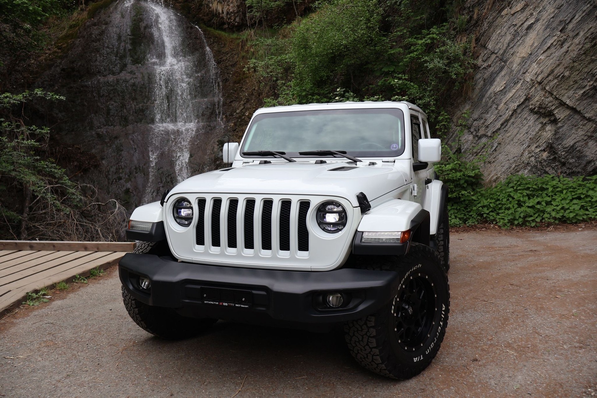 JEEP Wrangler 2.0 Overland Automatic-showroom-element-1