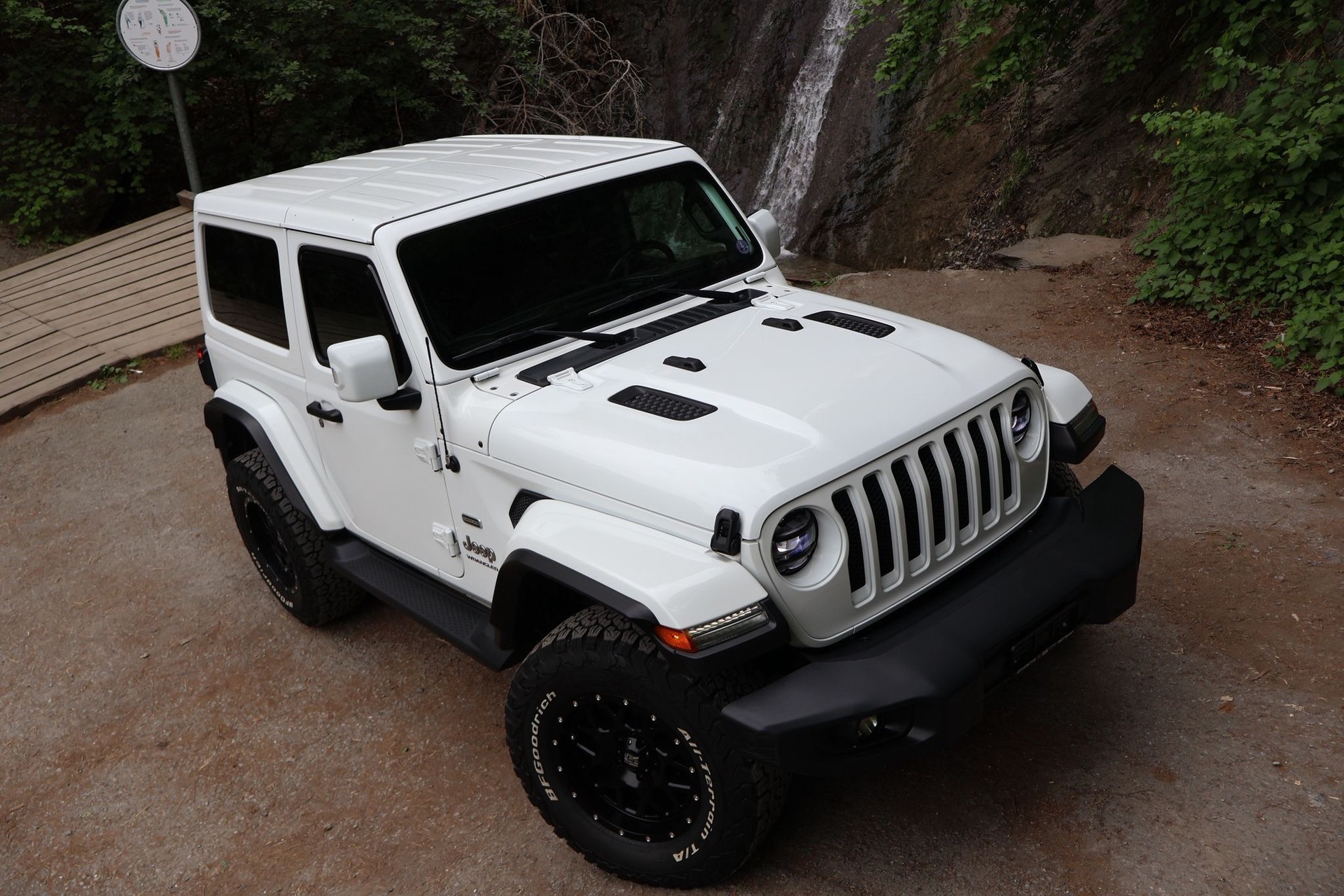 JEEP Wrangler 2.0 Overland Automatic-image-4