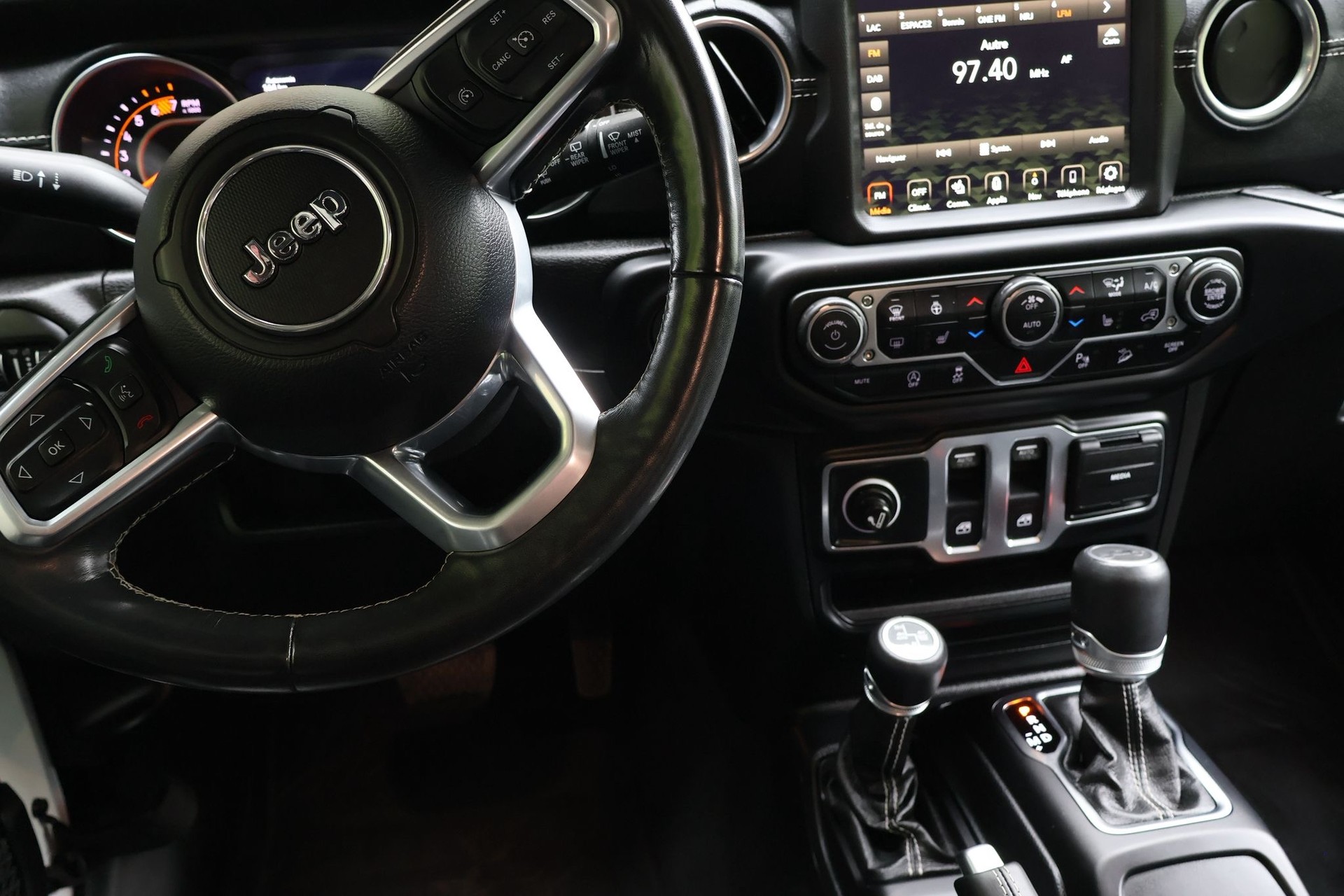 JEEP Wrangler 2.0 Overland Automatic-image-10
