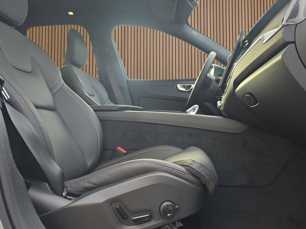 VOLVO XC60 2.0 T8 TE Black Edition eAWD-image-18