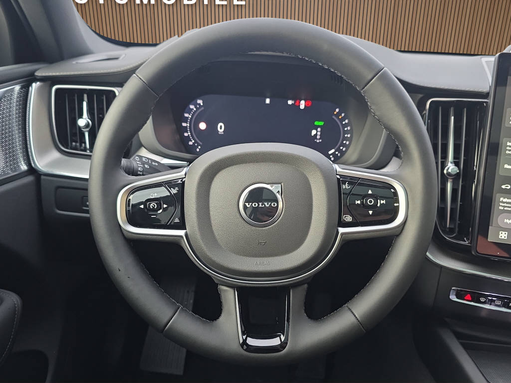 VOLVO XC60 2.0 T8 TE Black Edition eAWD-image-16