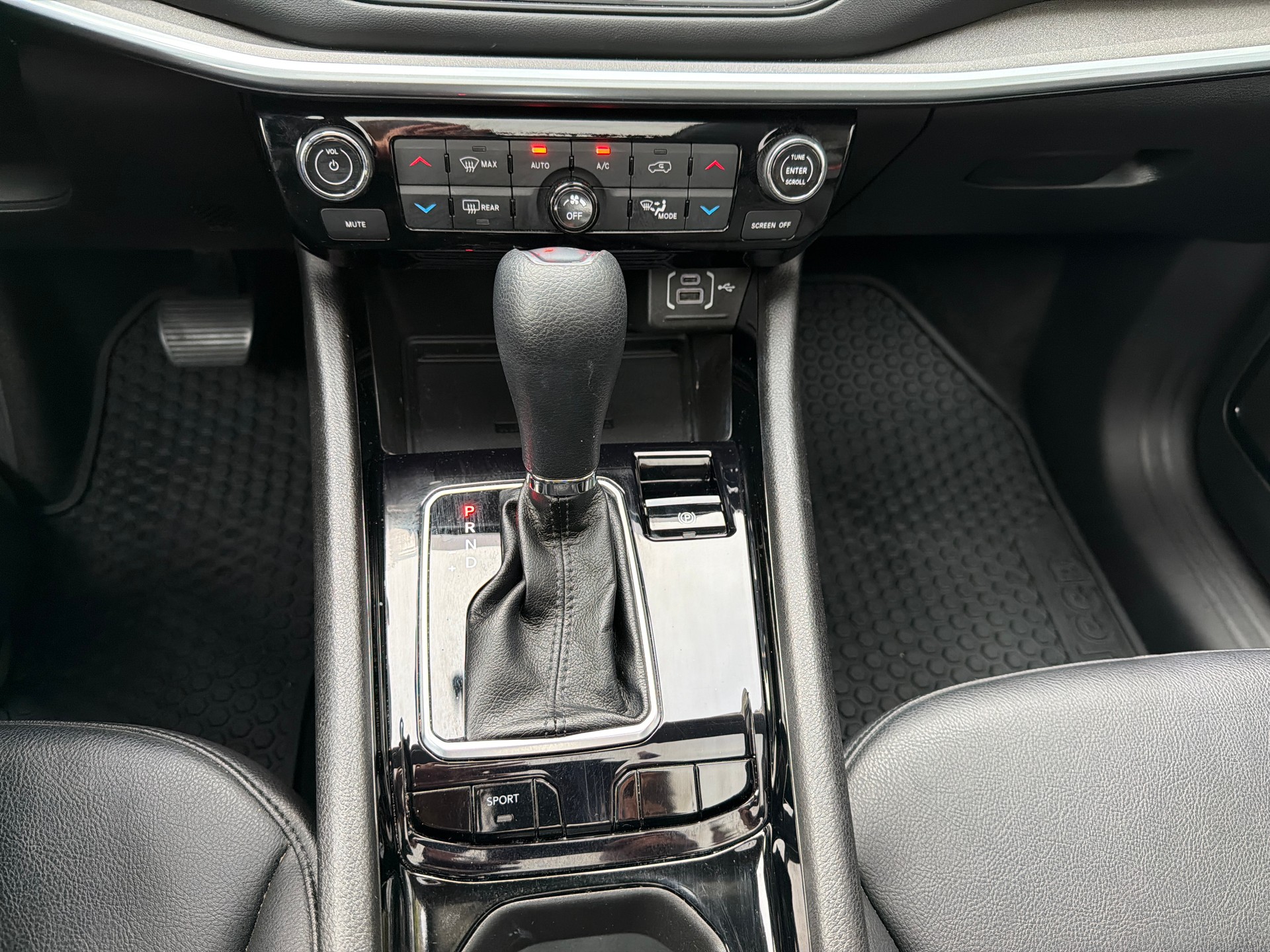 JEEP Compass 4x2 1.3 Turbo Limited DKG-image-14