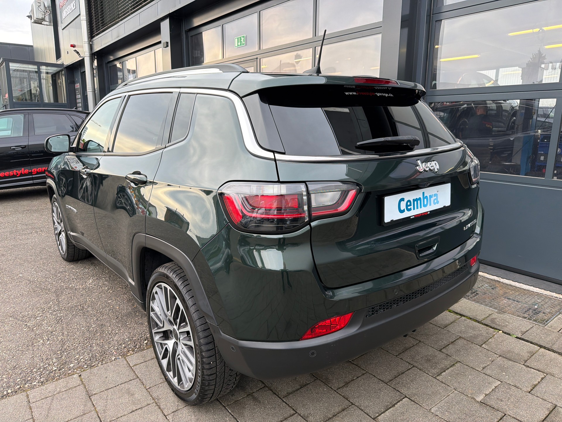 JEEP Compass 4x2 1.3 Turbo Limited DKG-showroom-element-3