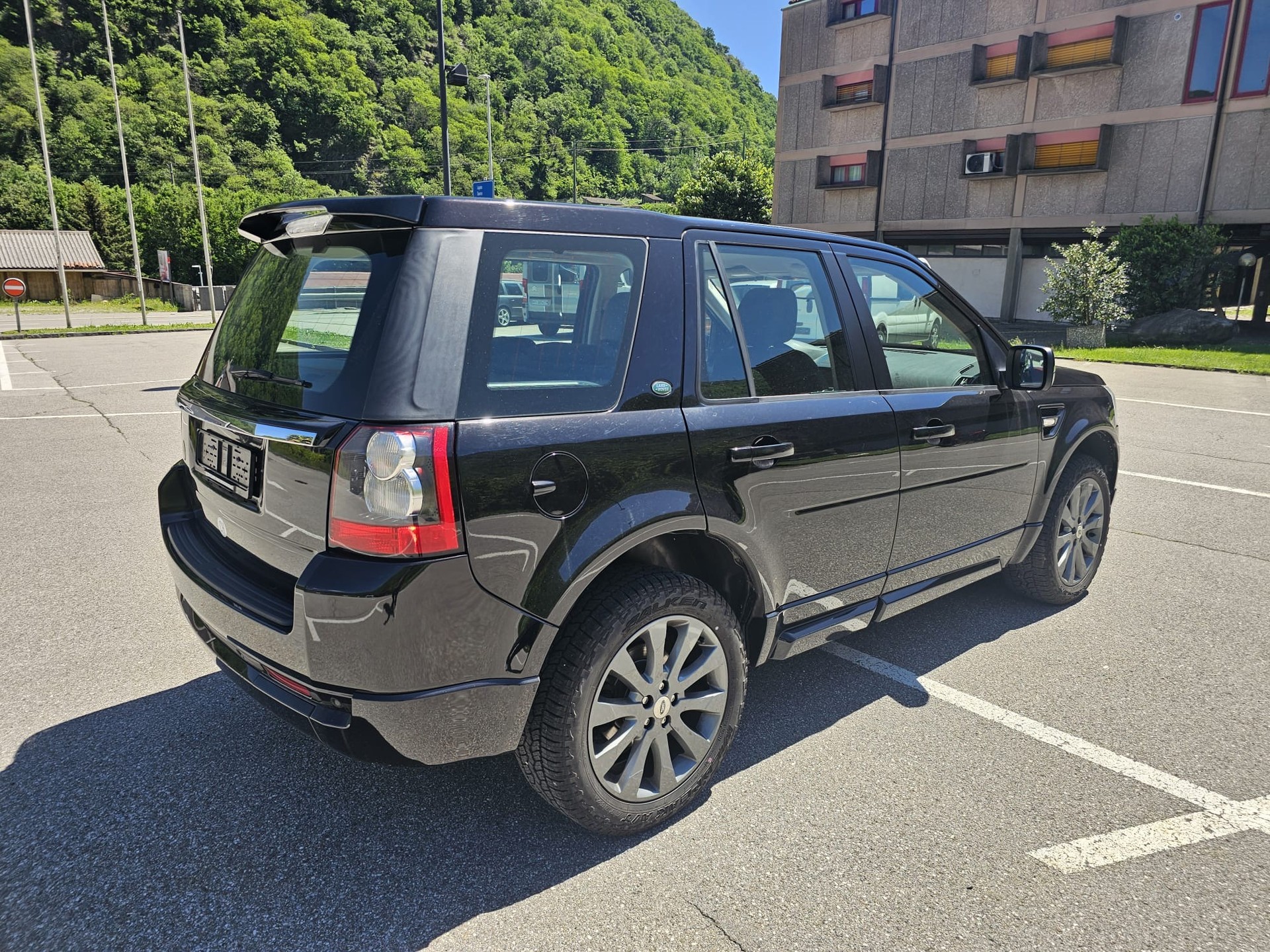 LAND ROVER Freelander 2.2 SD4 HSE Luxury Automatic-image-1