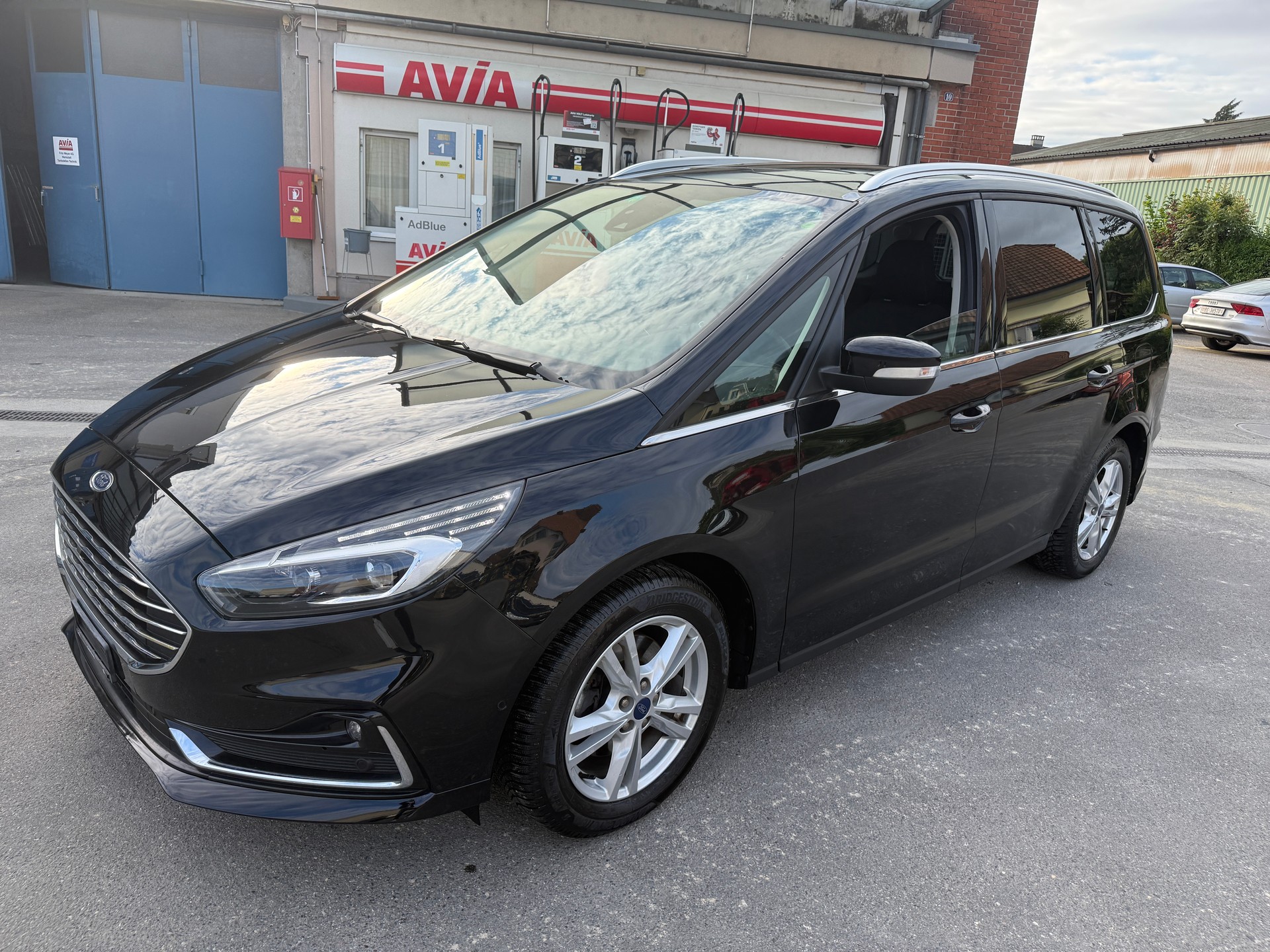 FORD Galaxy 2.5 FHEV Titanium 5Pl CVT 7 Plätze-image-1