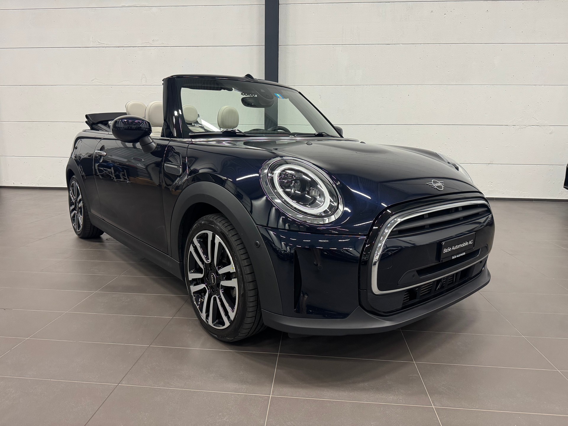 MINI Cooper Cabriolet DKG-showroom-element-1
