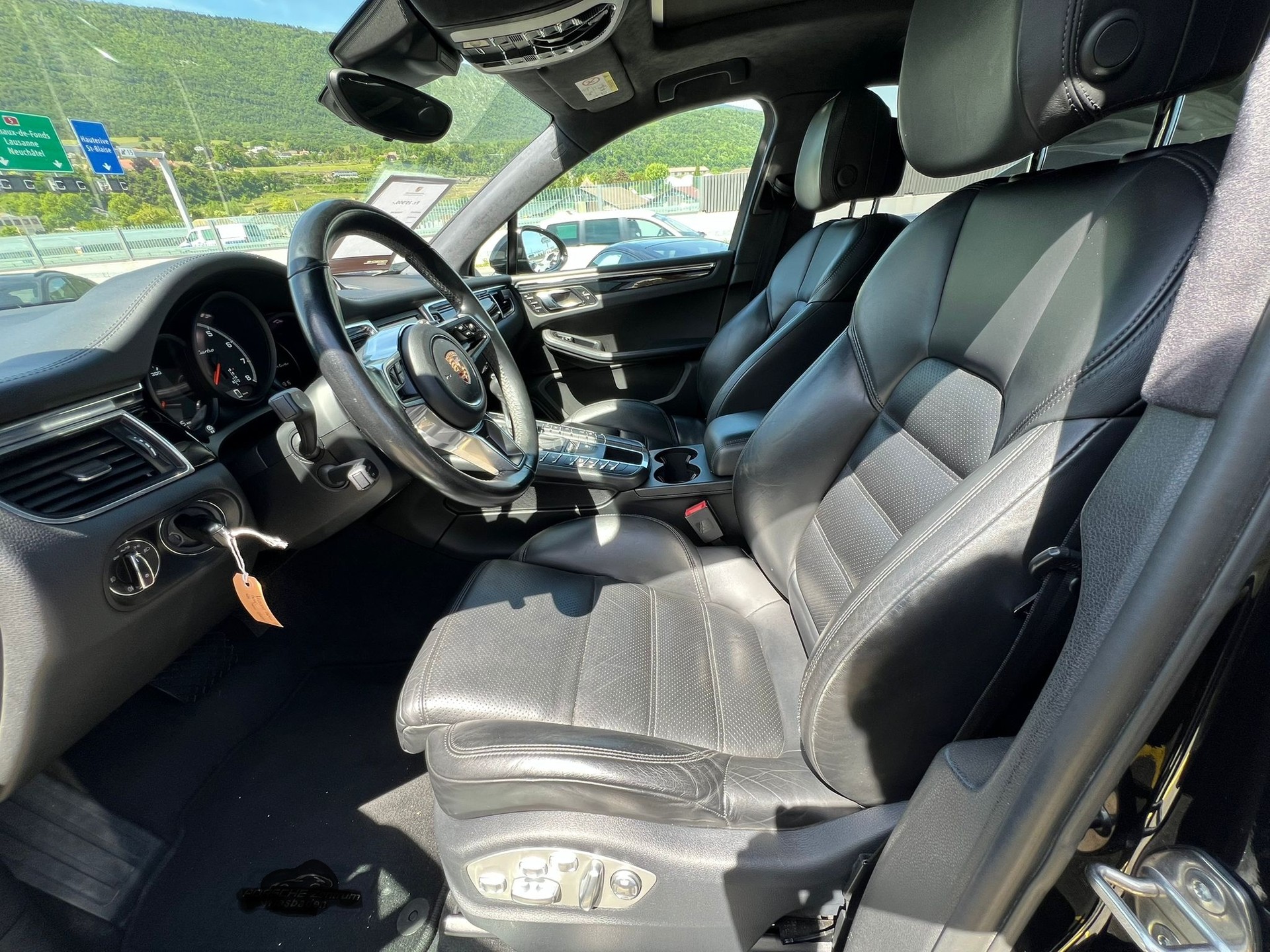 PORSCHE Macan Turbo PDK-image-6