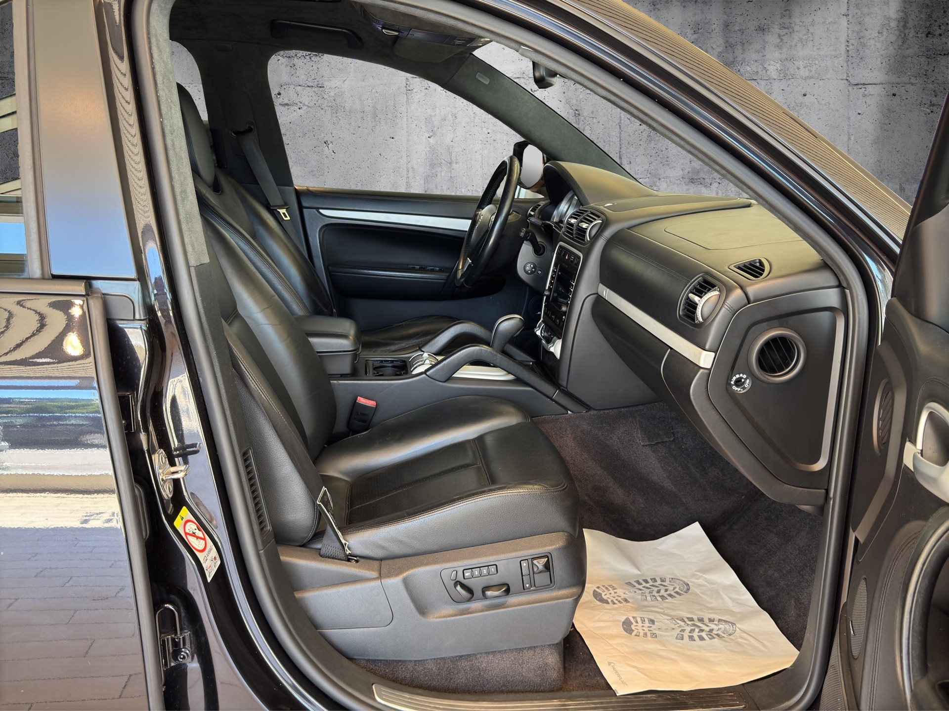 PORSCHE Cayenne Turbo-image-9
