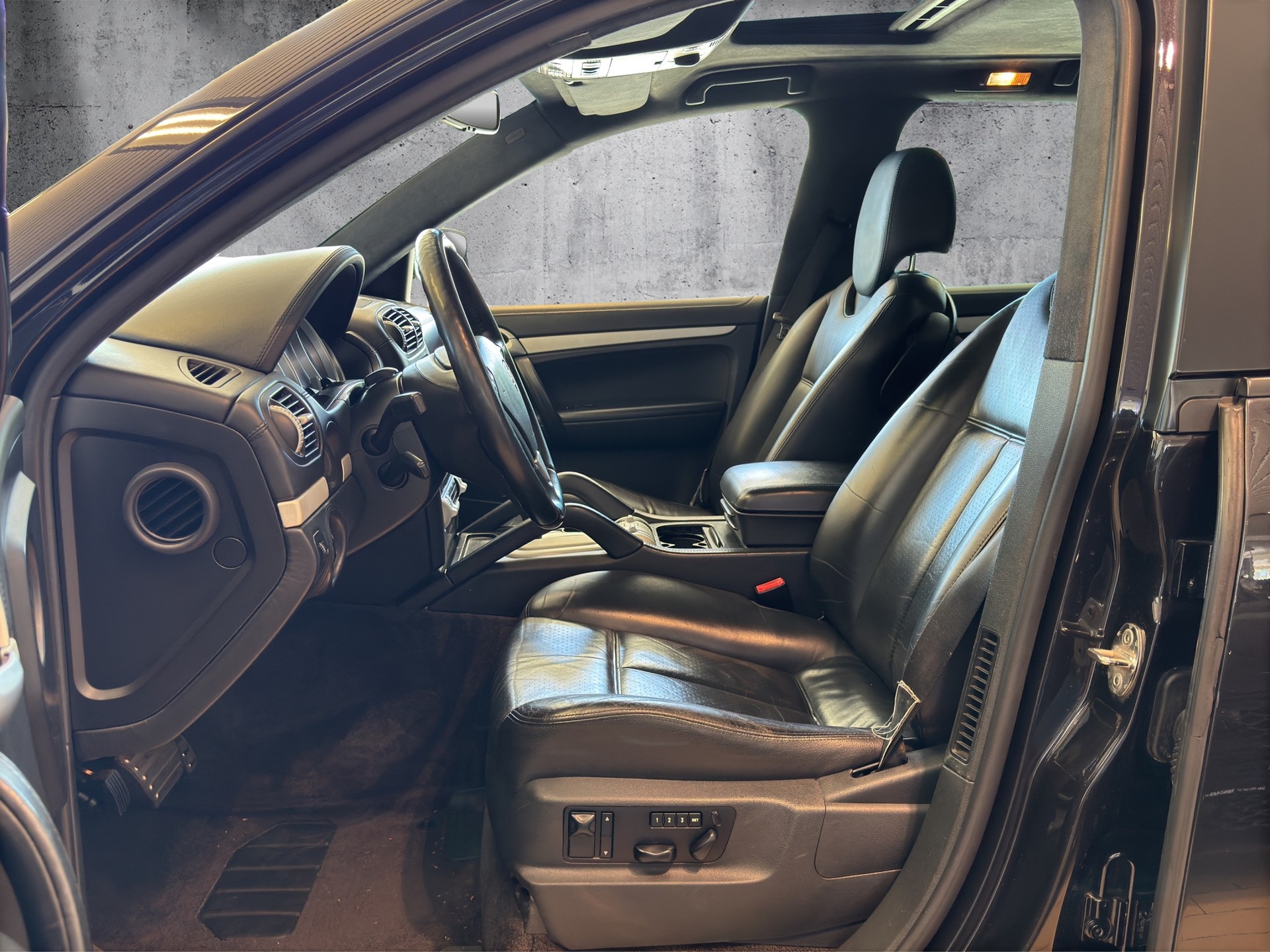 PORSCHE Cayenne Turbo-image-5
