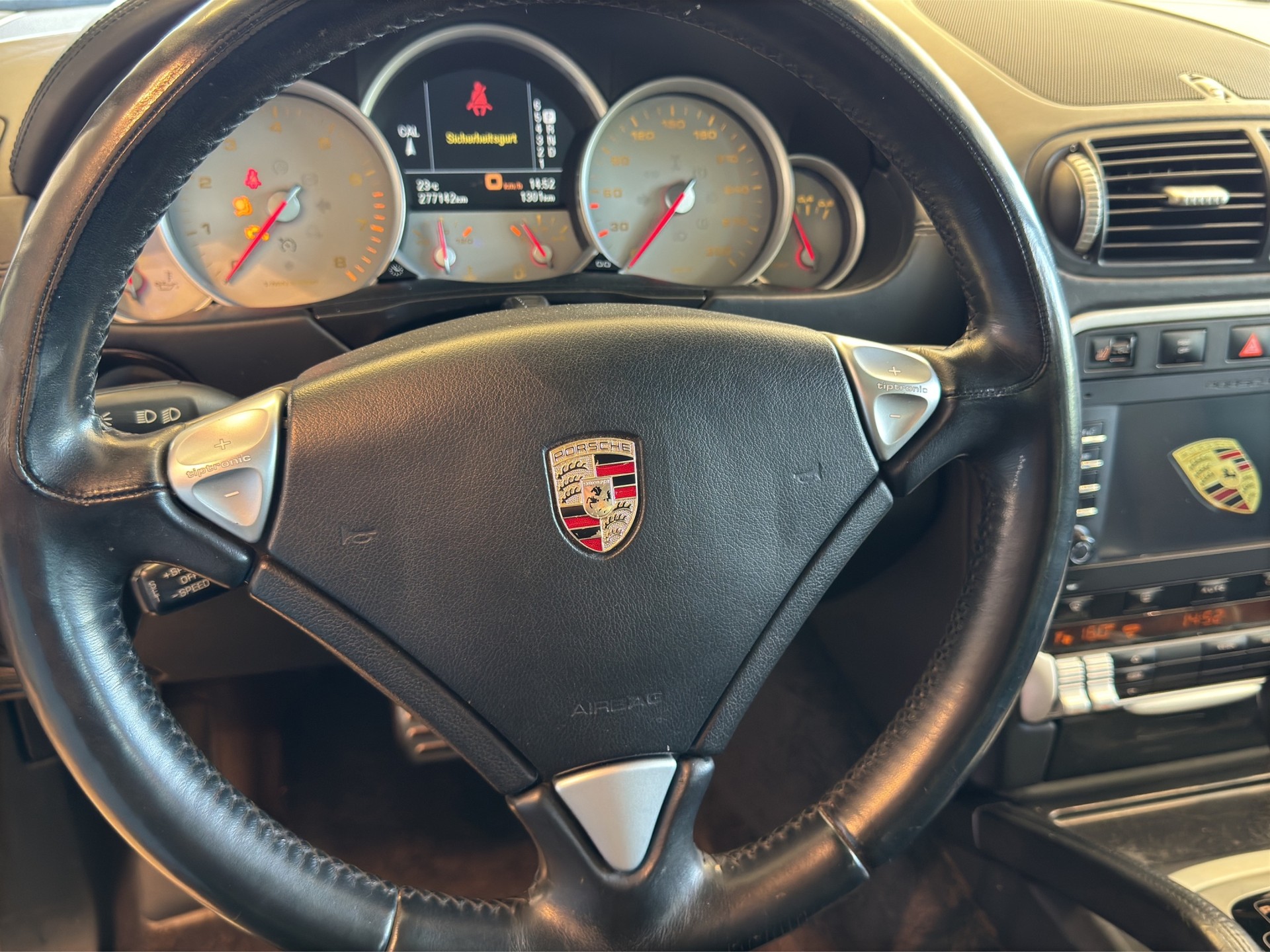 PORSCHE Cayenne Turbo-image-10