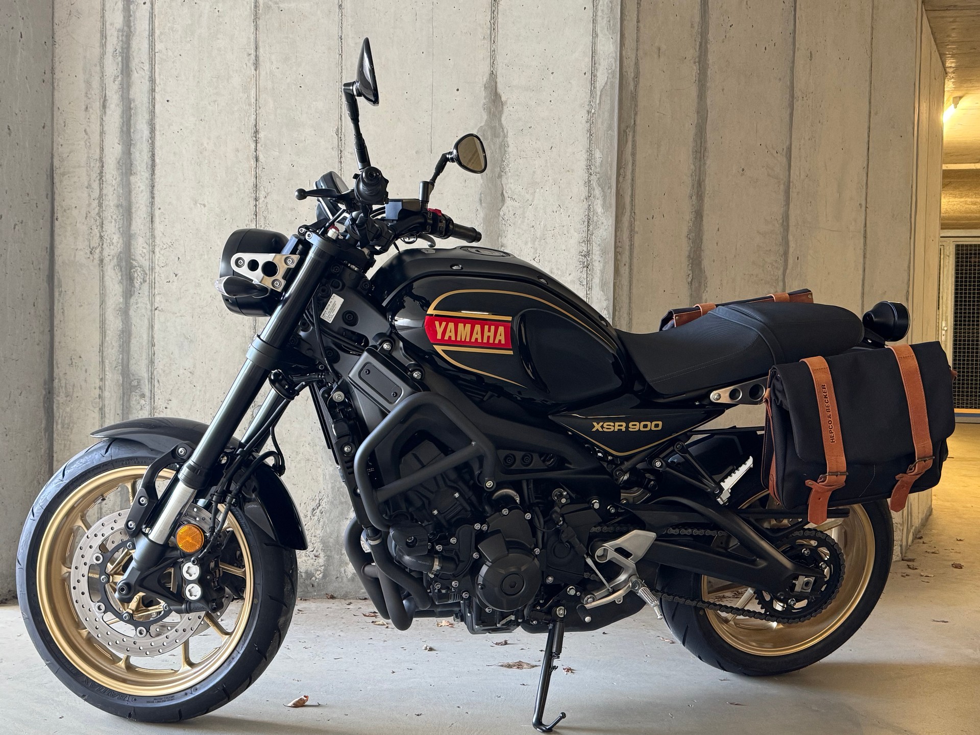 YAMAHA XSR 900 80 Black (ab MFK)-image-0