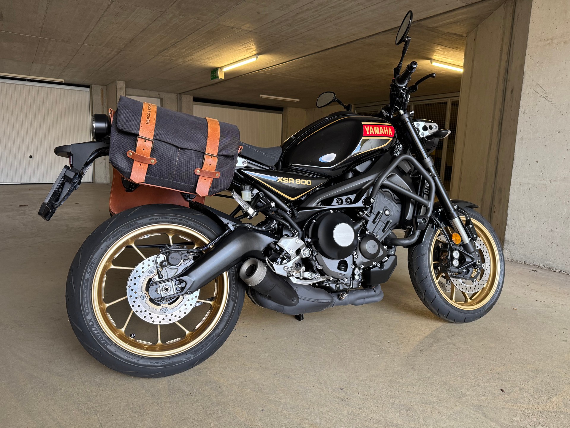 YAMAHA XSR 900 80 Black (ab MFK)-image-3