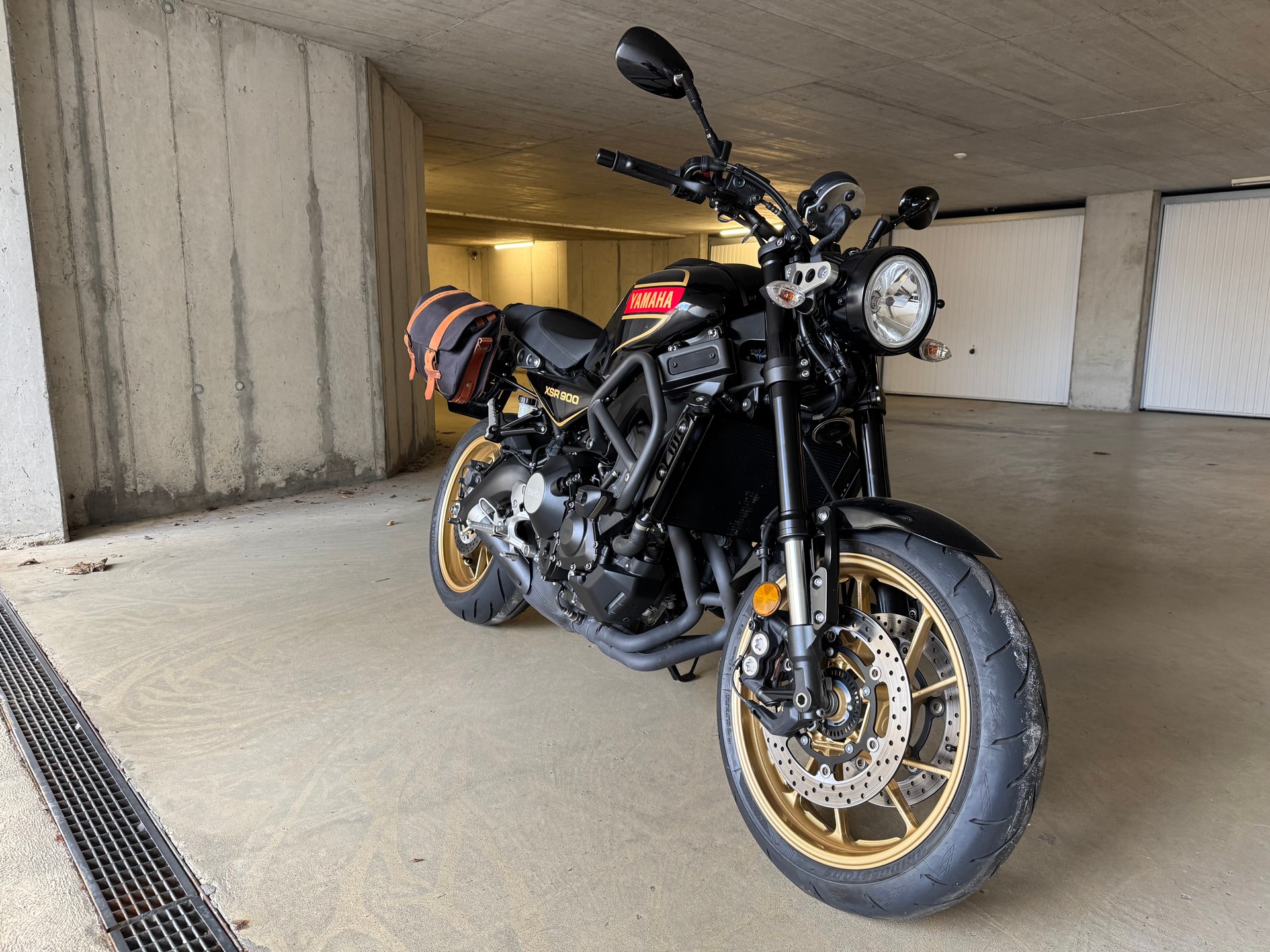 YAMAHA XSR 900 80 Black (ab MFK)-image-4