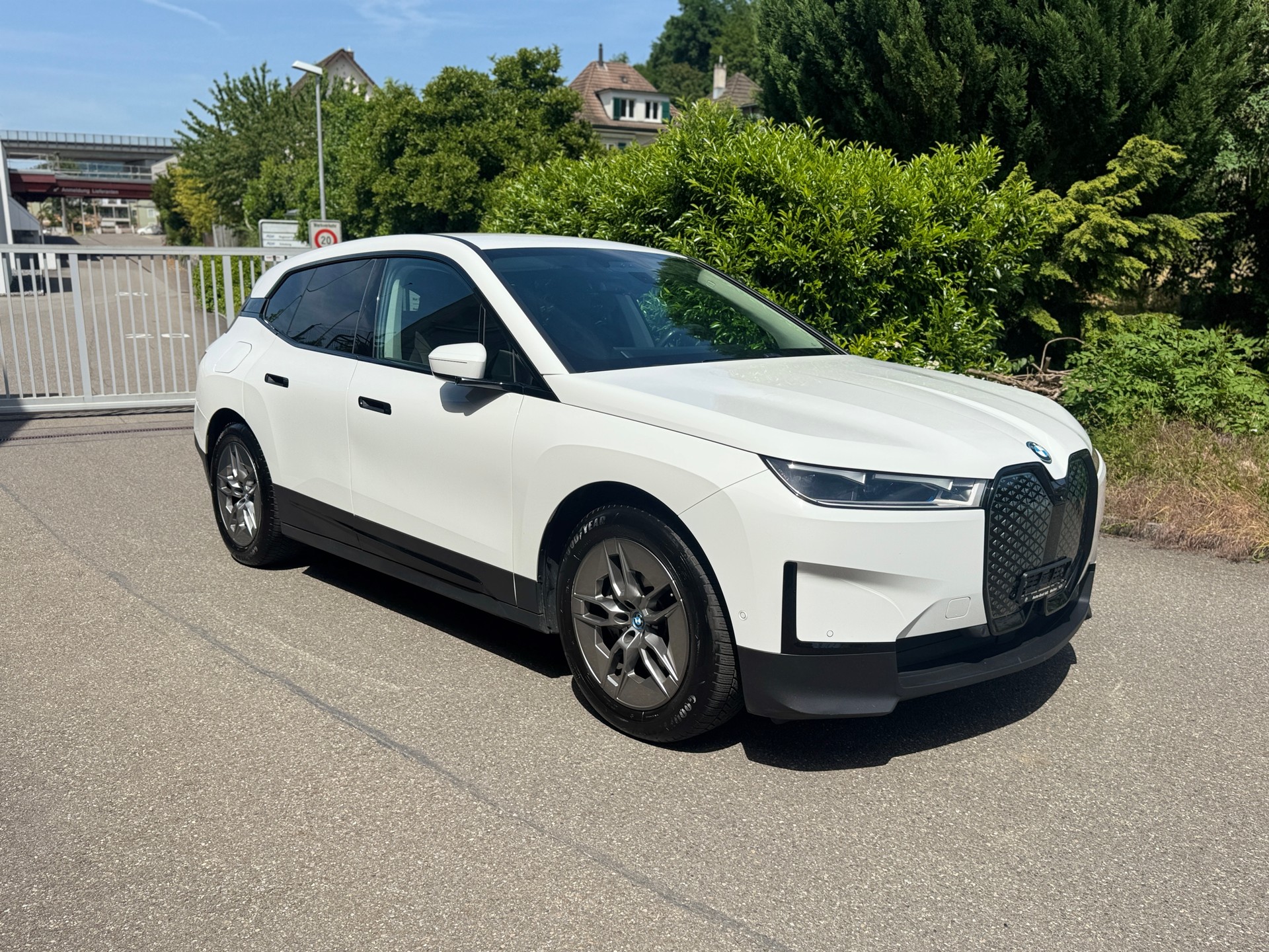 BMW iX xDrive40-image-4