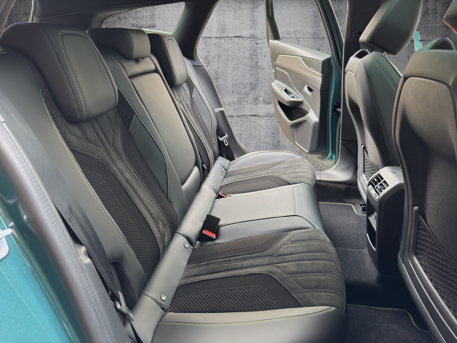 PEUGEOT 308 SW 1.6 PHEV 180 GT-image-24