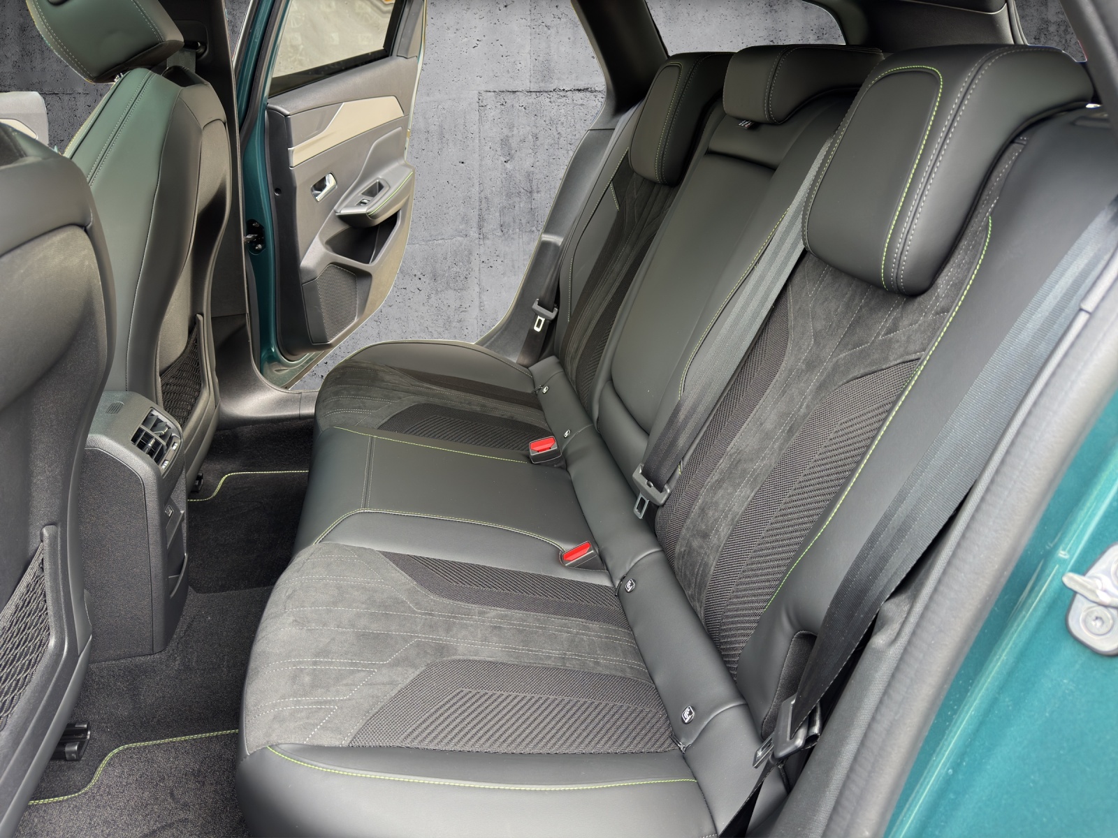 PEUGEOT 308 SW 1.6 PHEV 180 GT-image-23