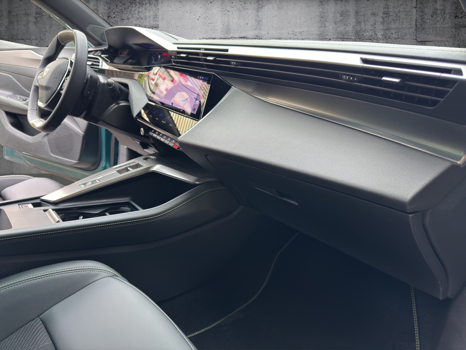 PEUGEOT 308 SW 1.6 PHEV 180 GT-image-22