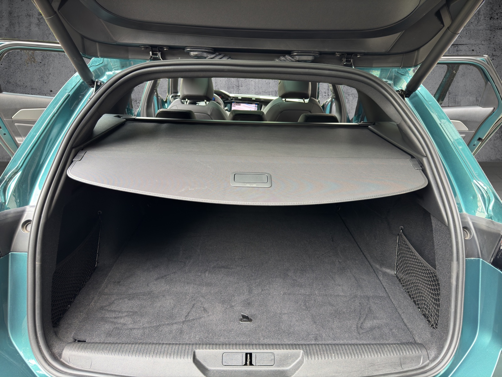 PEUGEOT 308 SW 1.6 PHEV 180 GT-image-25