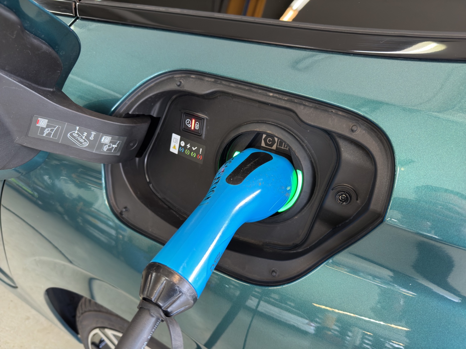 PEUGEOT 308 SW 1.6 PHEV 180 GT-image-28