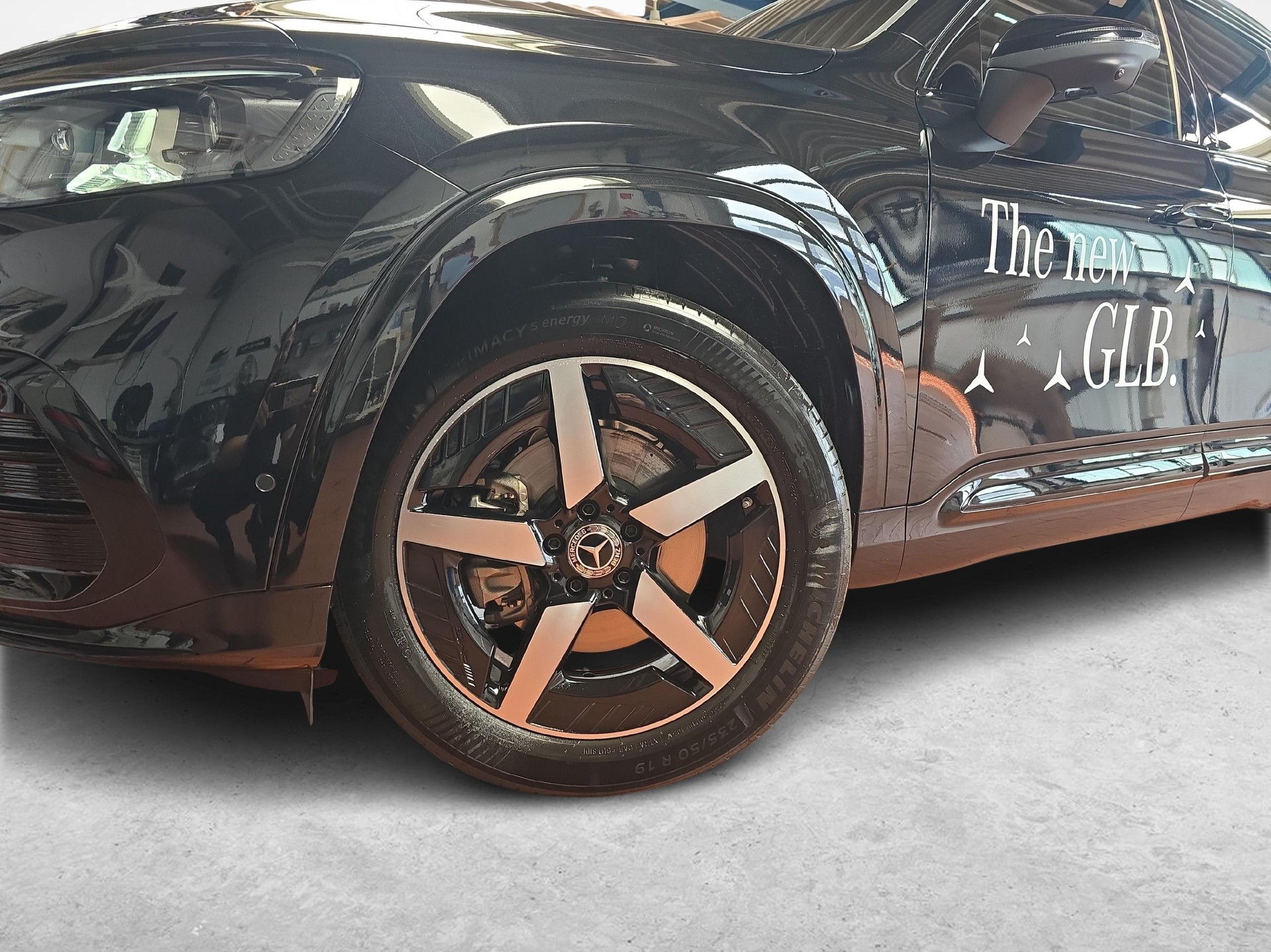 MERCEDES-BENZ GLB 220 4MATIC AMG Line-image-11