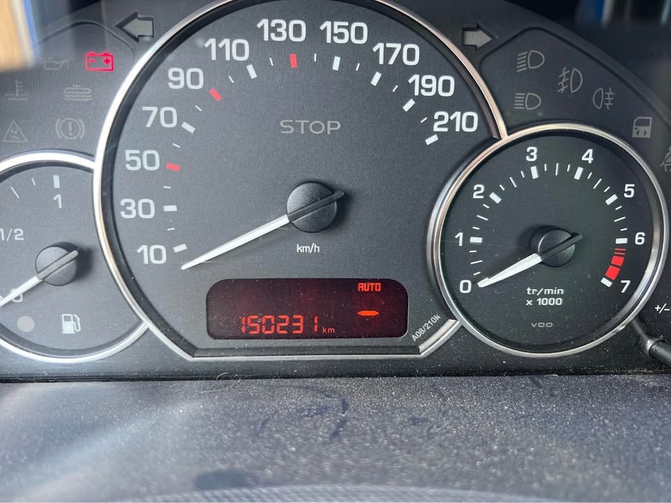 PEUGEOT 1007 1.4 Sporty 2-Tronic-image-11