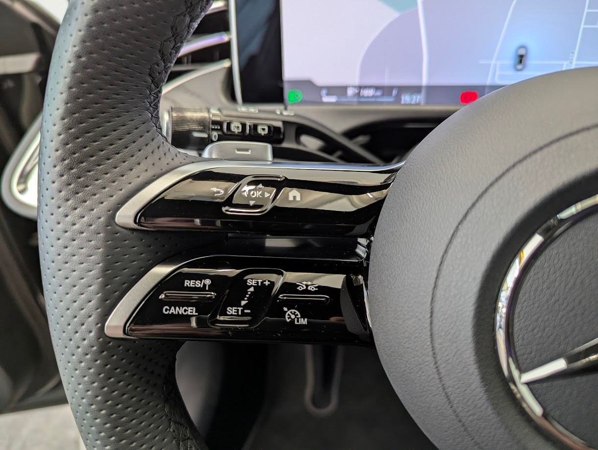 MERCEDES-BENZ E 220 d AMG Line 4Matic Kombi*NEUES MODELL WERKSGAR ASSISTS+ AHK 2'100KG MBUX-NAVI CAM NIGHT-PACK*-image-9