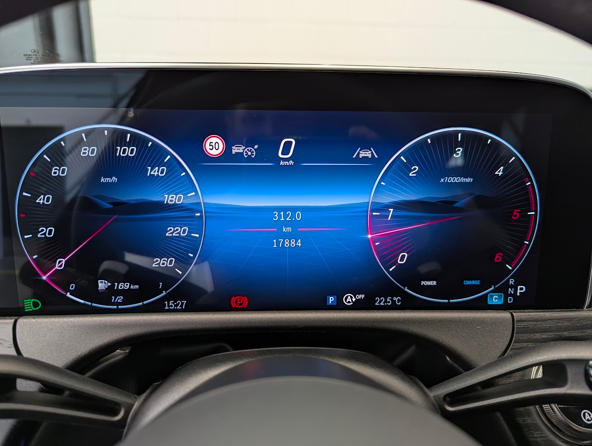 MERCEDES-BENZ E 220 d AMG Line 4Matic Kombi*NEUES MODELL WERKSGAR ASSISTS+ AHK 2'100KG MBUX-NAVI CAM NIGHT-PACK*-image-7