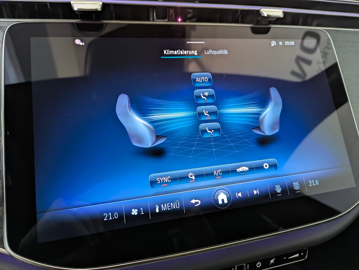 MERCEDES-BENZ E 220 d AMG Line 4Matic Kombi*NEUES MODELL WERKSGAR ASSISTS+ AHK 2'100KG MBUX-NAVI CAM NIGHT-PACK*-image-10