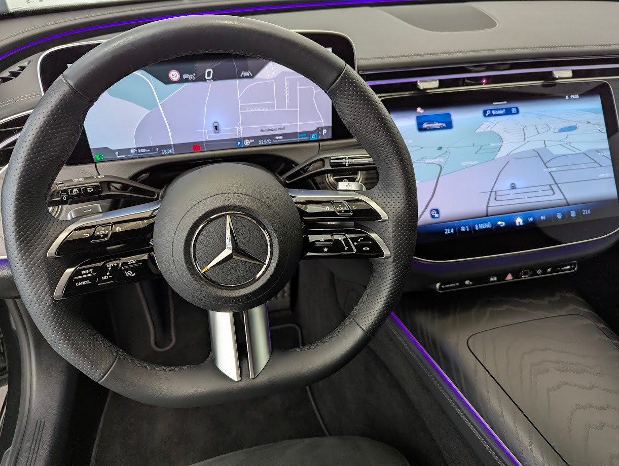 MERCEDES-BENZ E 220 d AMG Line 4Matic Kombi*NEUES MODELL WERKSGAR ASSISTS+ AHK 2'100KG MBUX-NAVI CAM NIGHT-PACK*-image-5