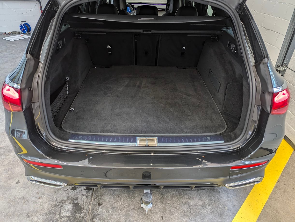 MERCEDES-BENZ E 220 d AMG Line 4Matic Kombi*NEUES MODELL WERKSGAR ASSISTS+ AHK 2'100KG MBUX-NAVI CAM NIGHT-PACK*-image-29