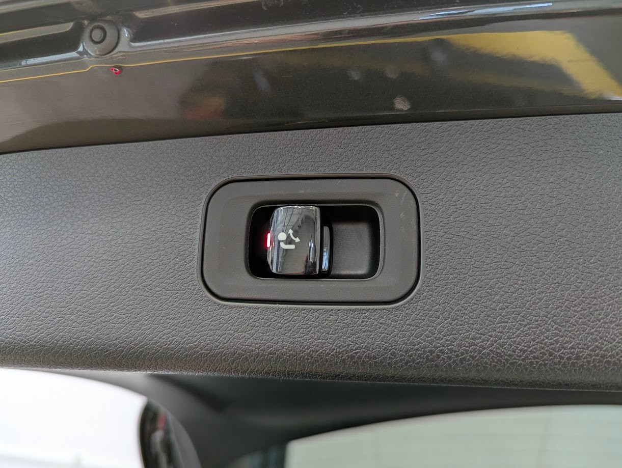 MERCEDES-BENZ E 220 d AMG Line 4Matic Kombi*NEUES MODELL WERKSGAR ASSISTS+ AHK 2'100KG MBUX-NAVI CAM NIGHT-PACK*-image-30