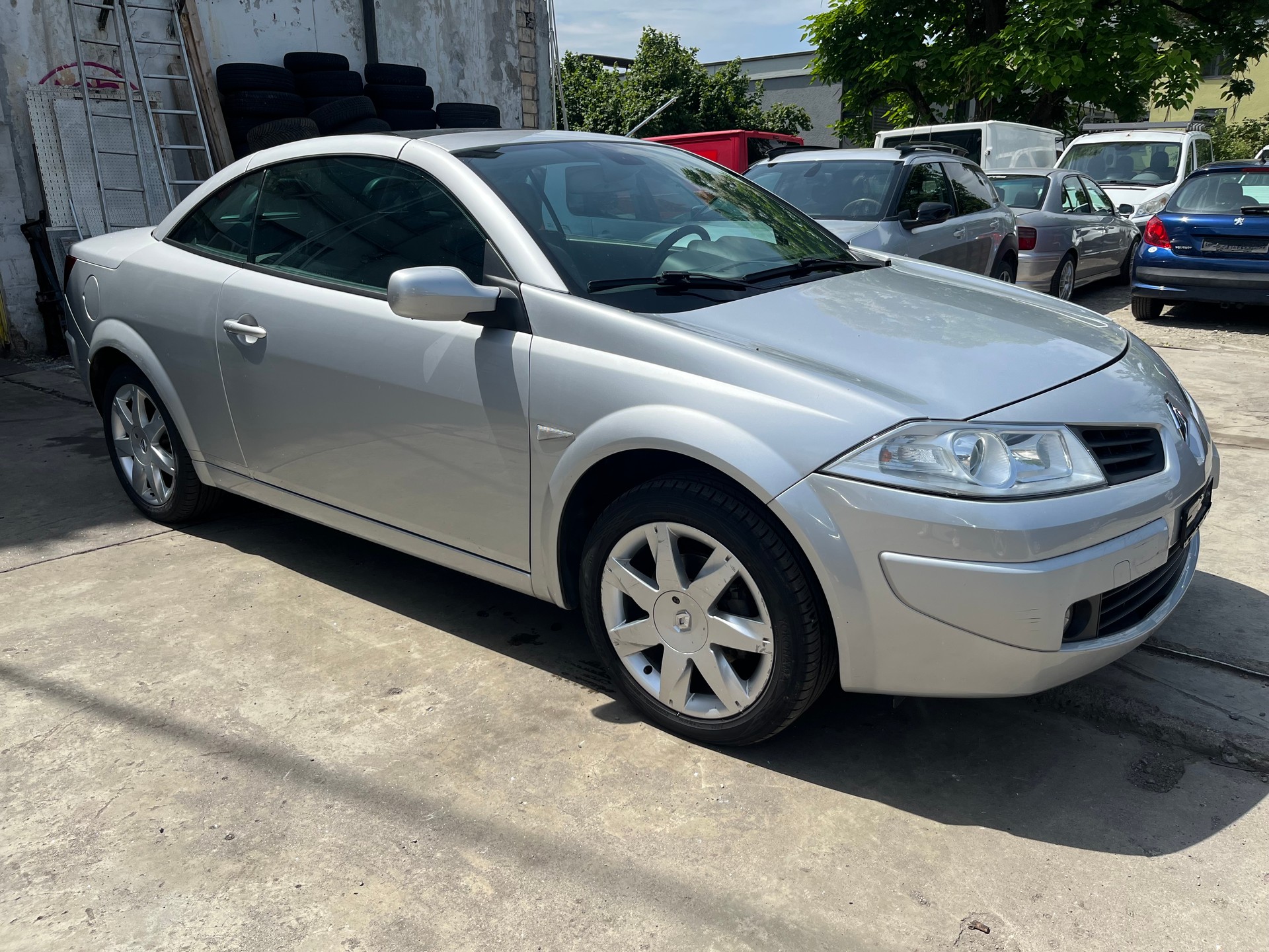 RENAULT Mégane C-C 2.0 16V Dynamique Confort-image-2