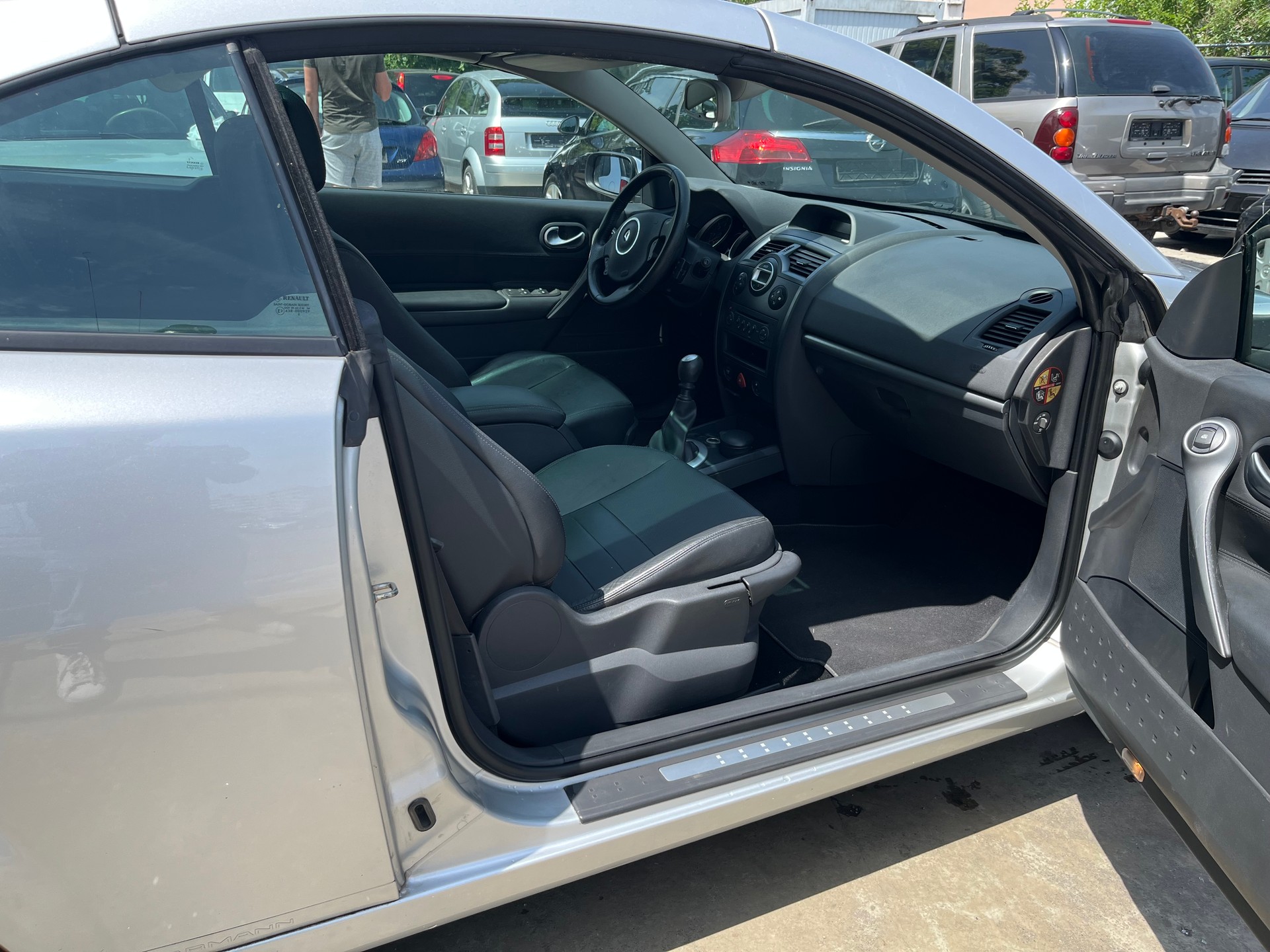 RENAULT Mégane C-C 2.0 16V Dynamique Confort-image-9