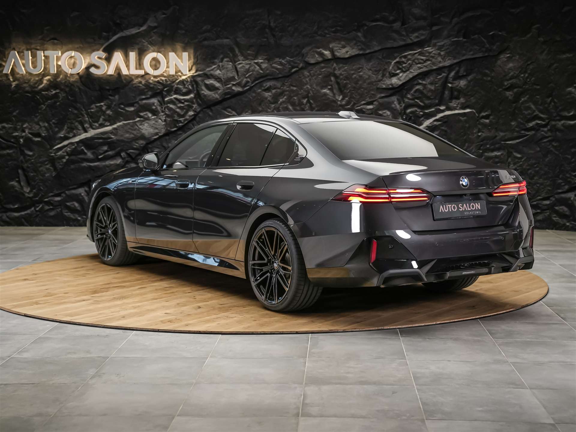 BMW 520i M Sport Steptronic *Werksgarantie*21" Felgen*Head Up*Sitzbelüftung*-showroom-element-3