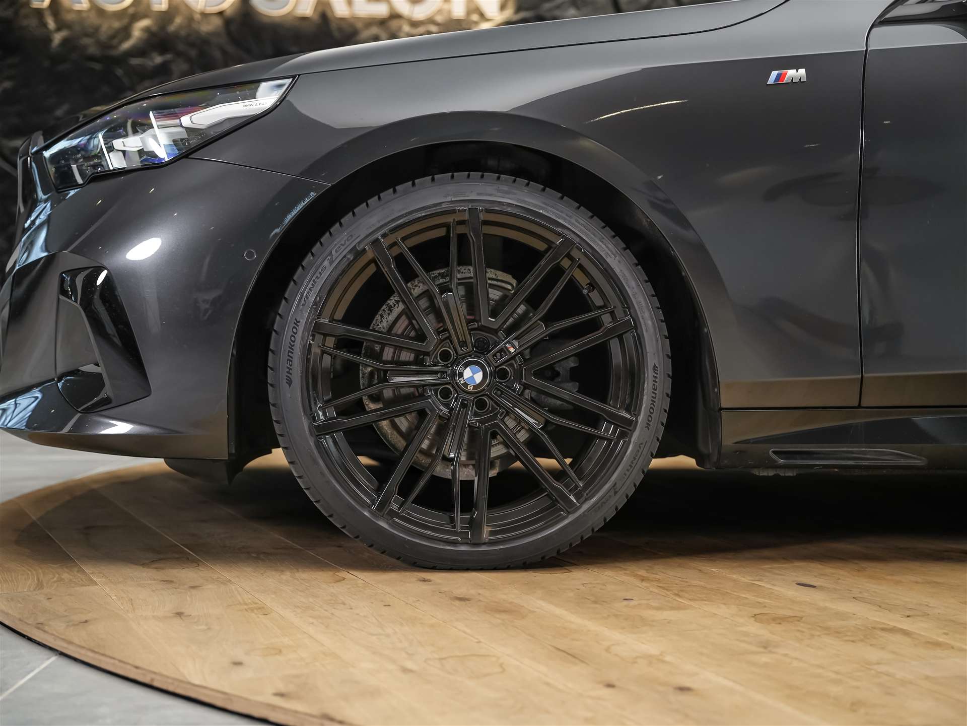 BMW 520i M Sport Steptronic *Werksgarantie*21" Felgen*Head Up*Sitzbelüftung*-image-17