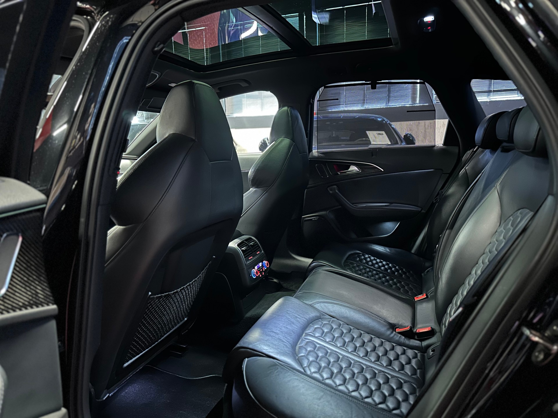 AUDI RS6 Avant 4.0 TFSI V8 quattro Tiptronic / ** Frisch ab MFK & Service **-image-23