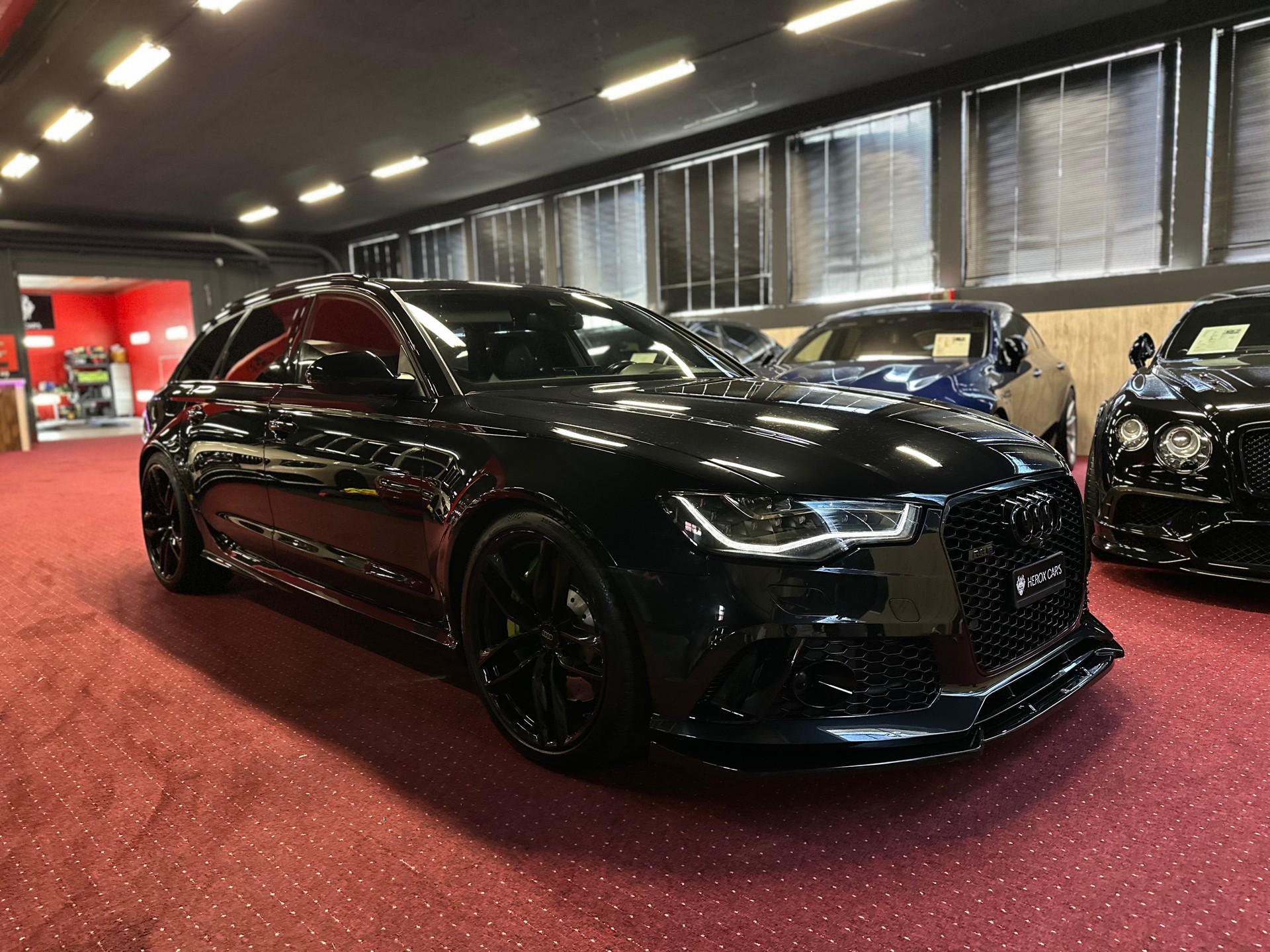 AUDI RS6 Avant 4.0 TFSI V8 quattro Tiptronic / ** Frisch ab MFK & Service **-image-6