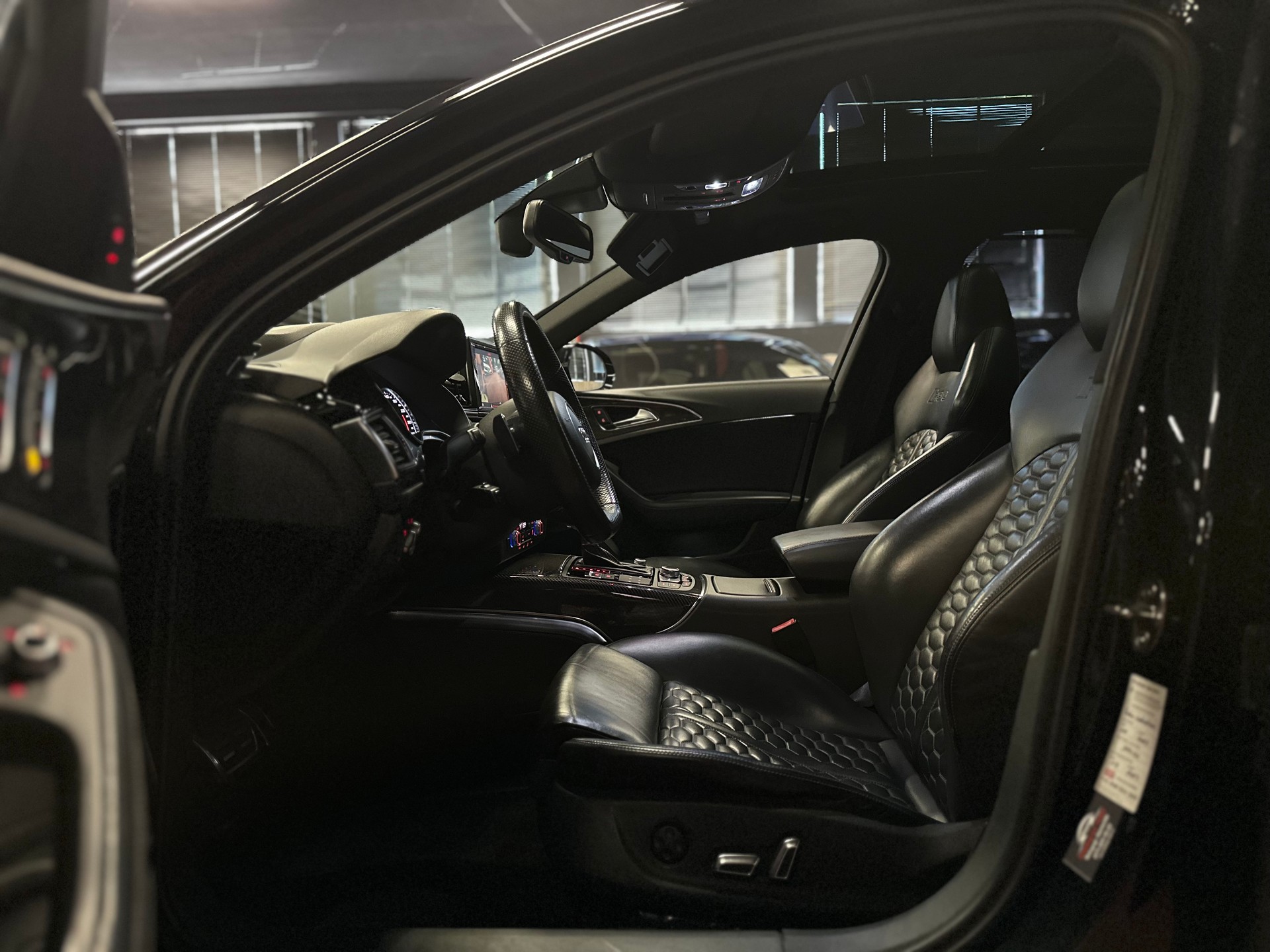 AUDI RS6 Avant 4.0 TFSI V8 quattro Tiptronic / ** Frisch ab MFK & Service **-image-17