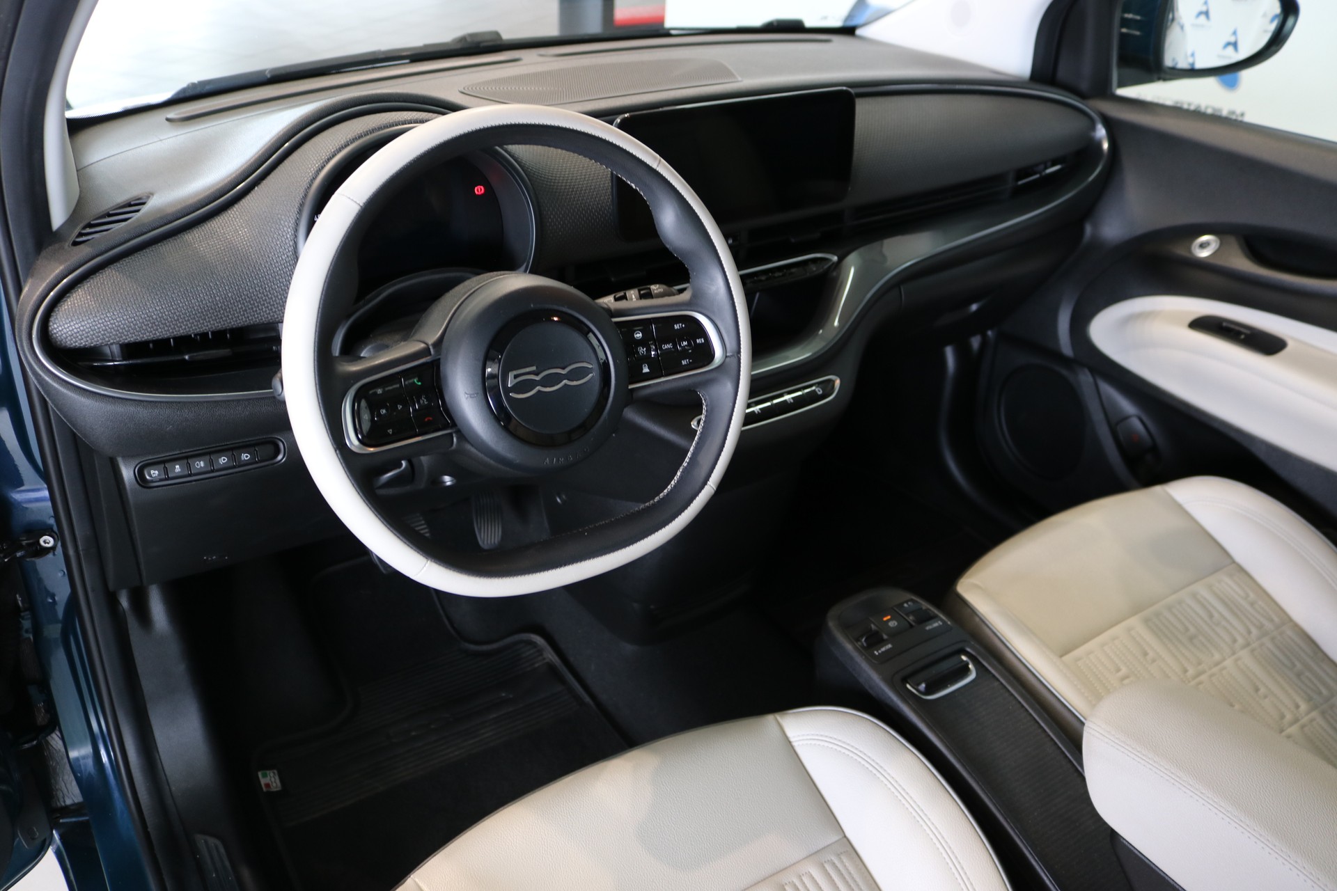 FIAT 500 electric 87 kW La Prima-showroom-element-3