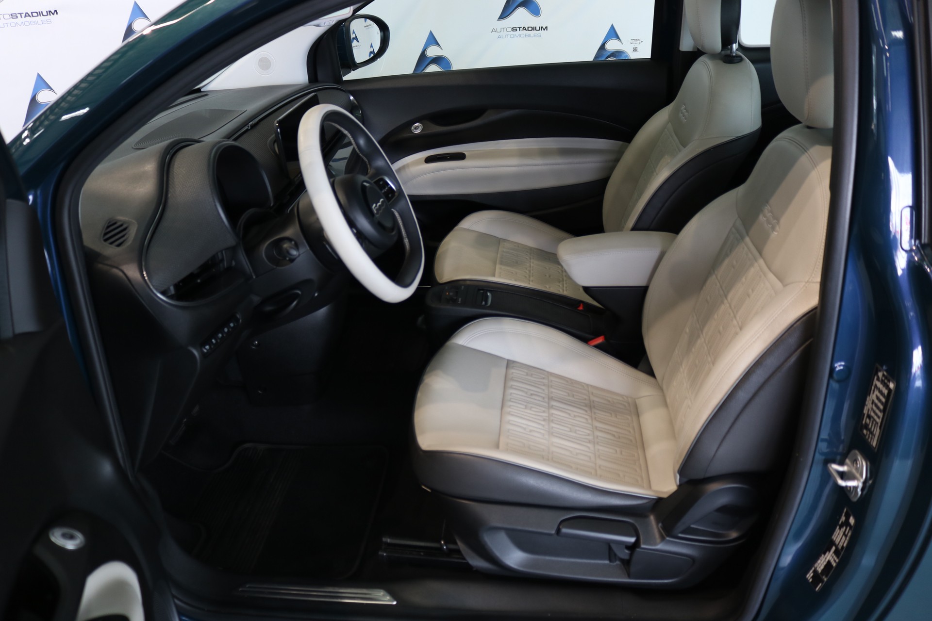 FIAT 500 electric 87 kW La Prima-showroom-element-2