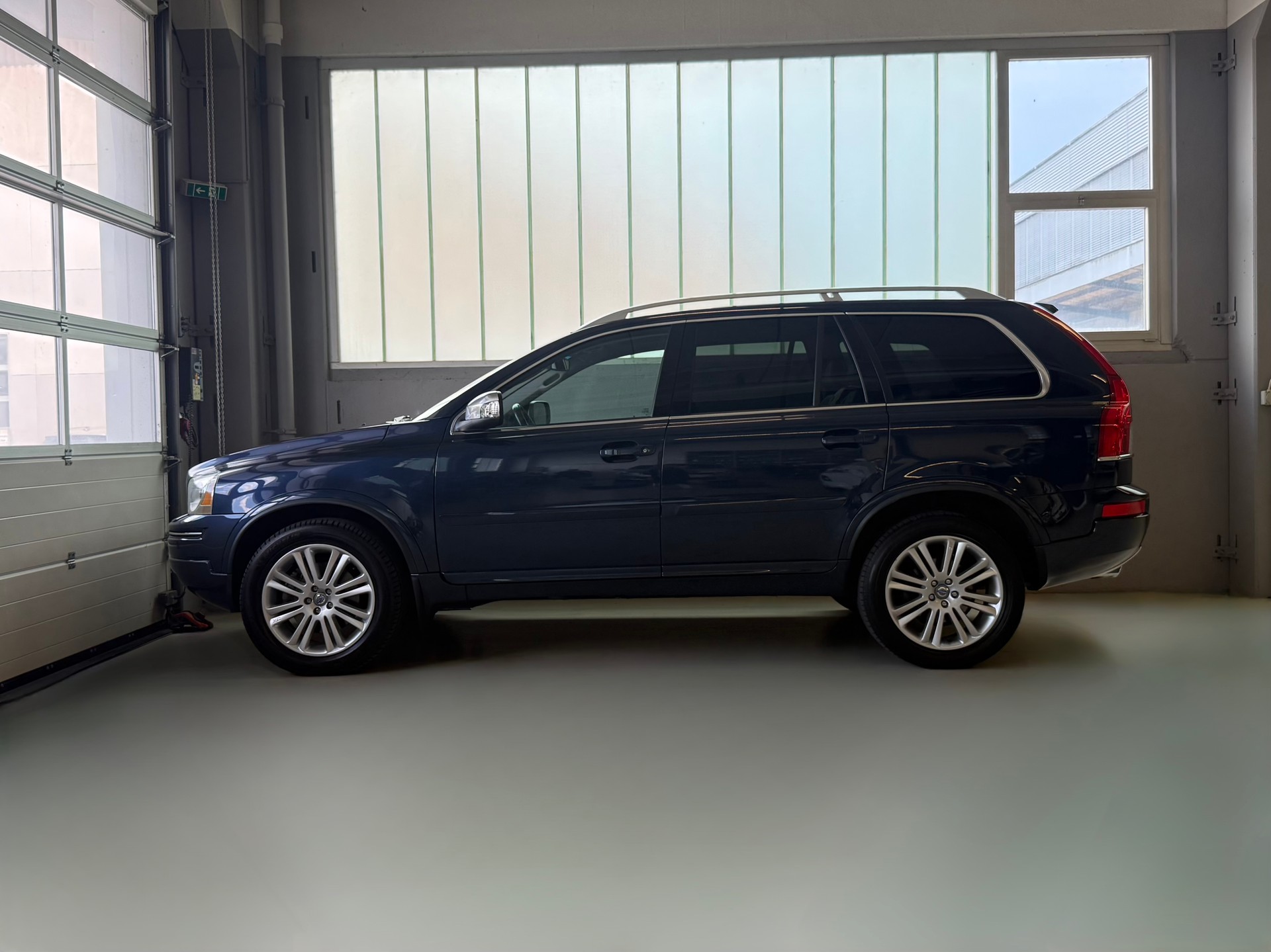 VOLVO XC90 D5 AWD Summum Geartronic-image-4