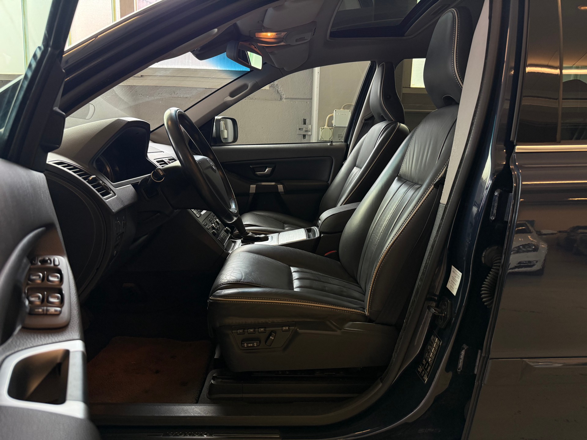 VOLVO XC90 D5 AWD Summum Geartronic-image-10