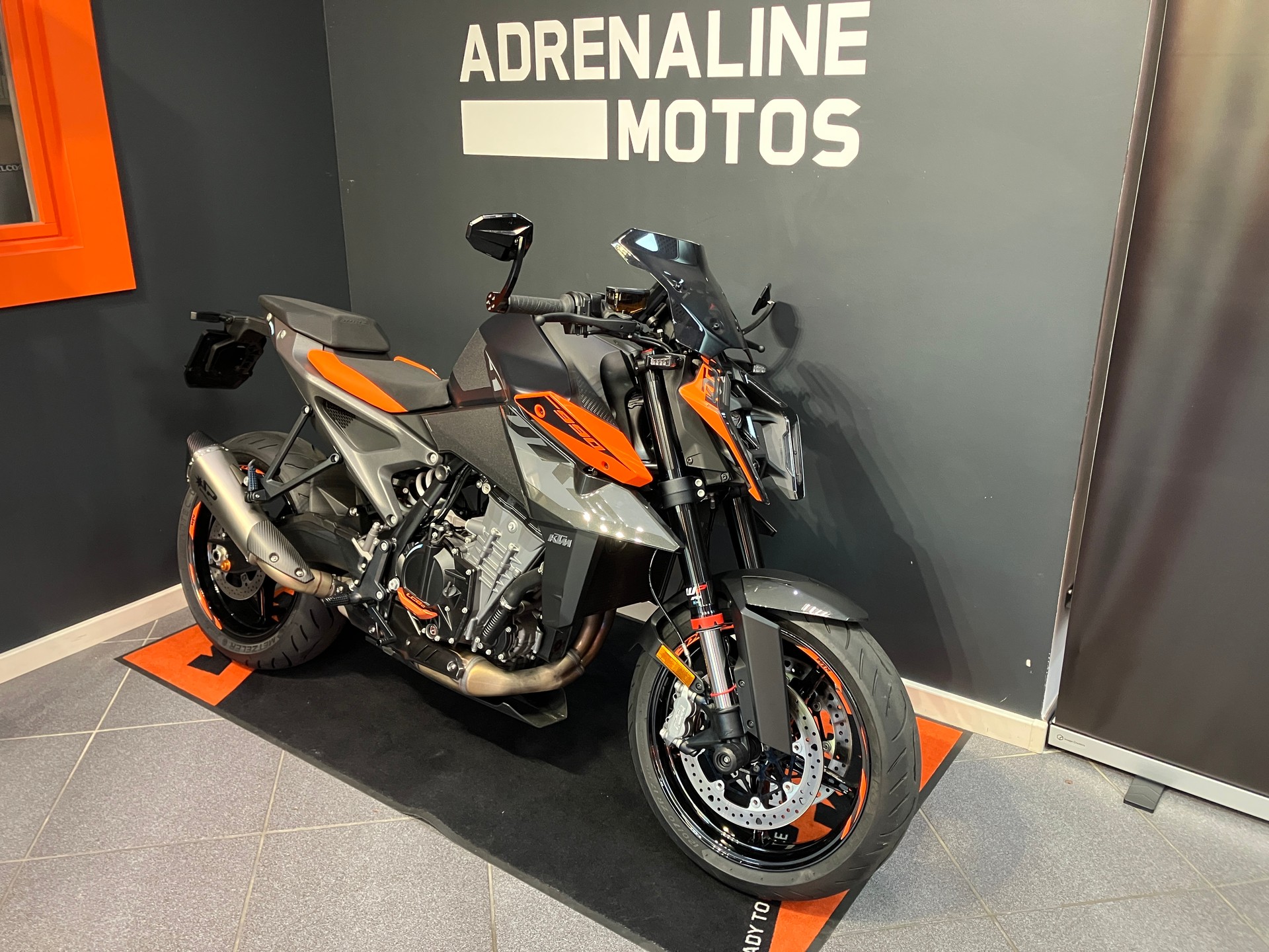 KTM 990 Duke-image-1