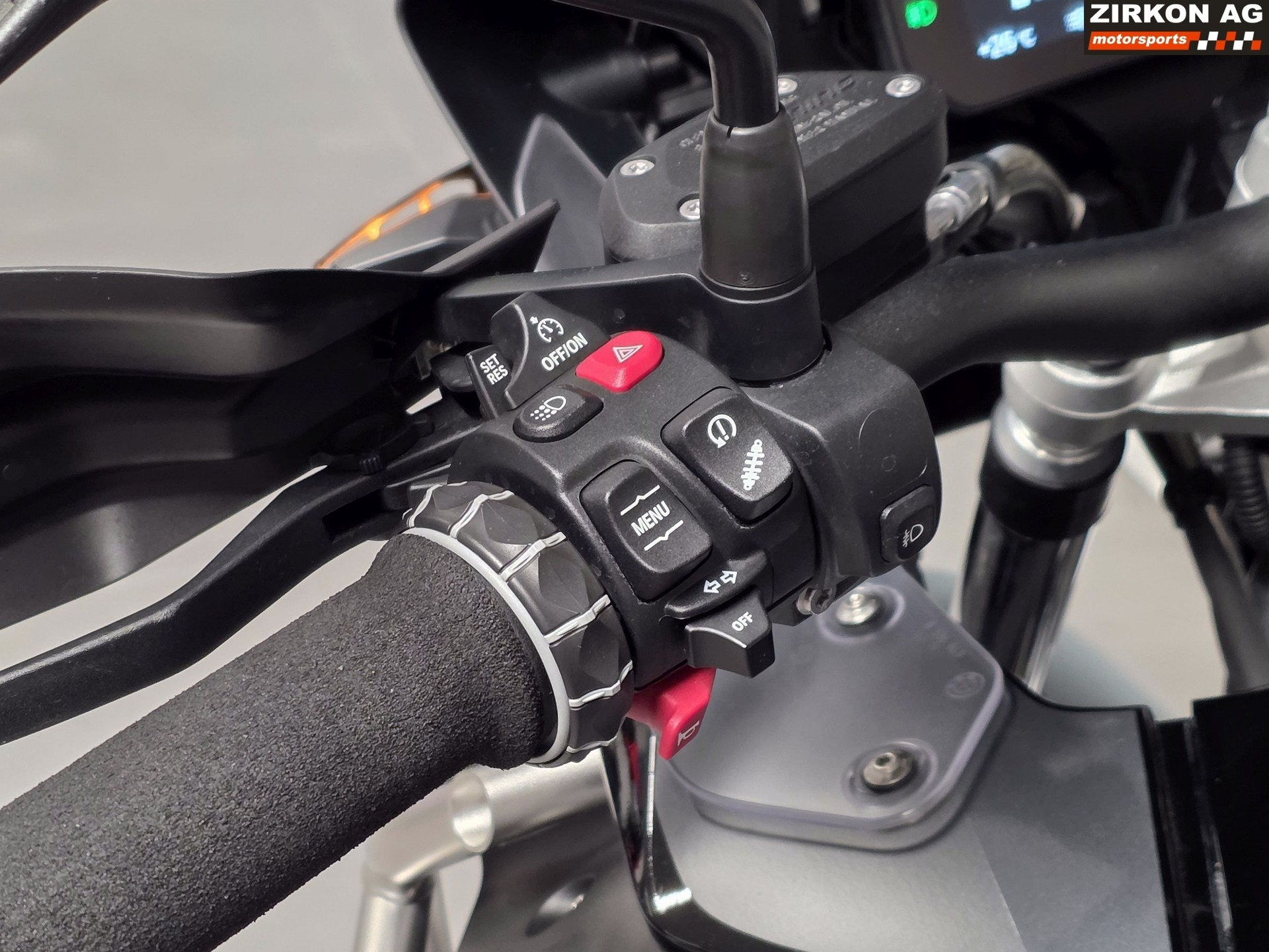 BMW R 1250 GS Adventure Triple Black | Akrapovic-image-12