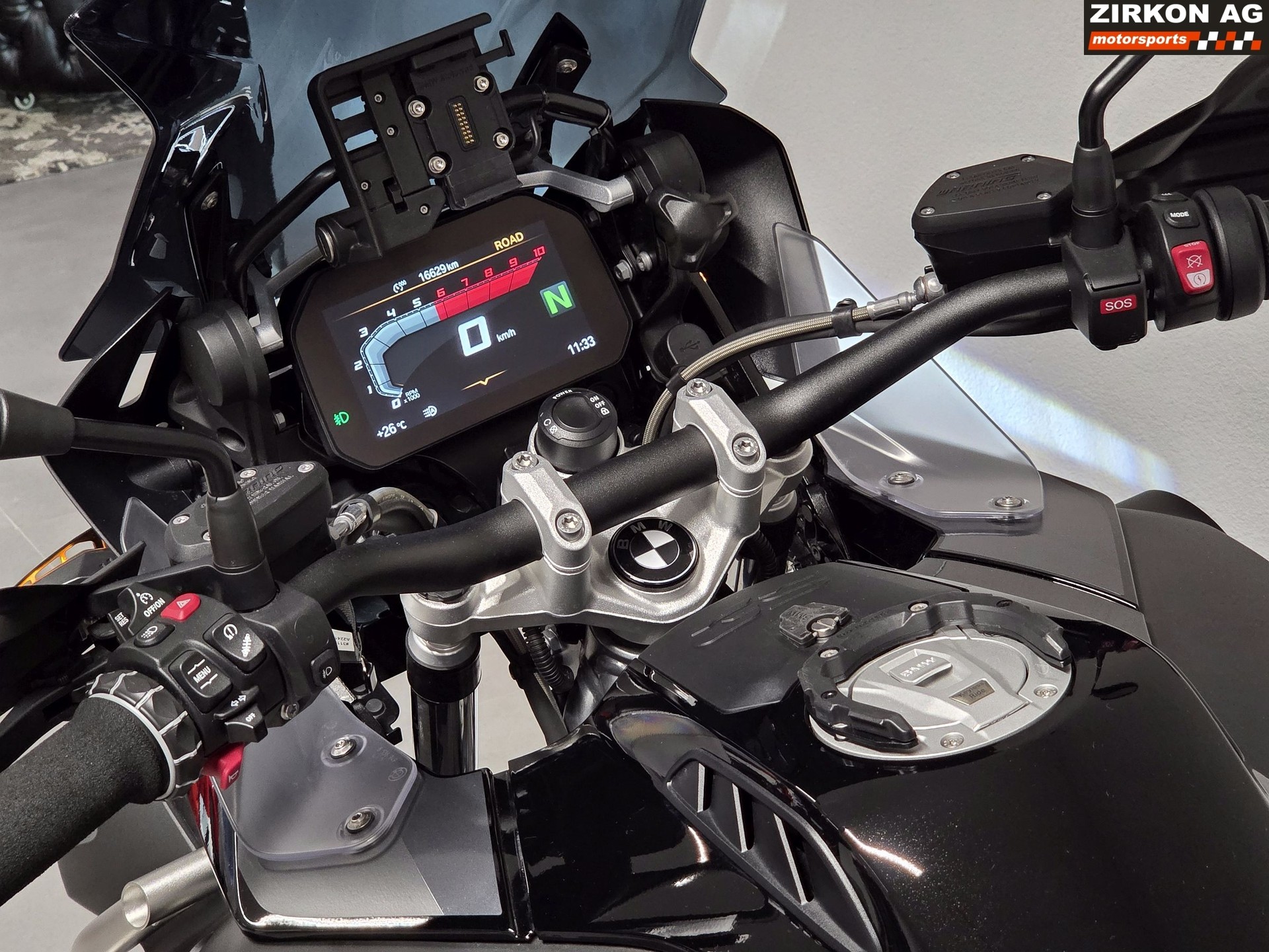BMW R 1250 GS Adventure Triple Black | Akrapovic-image-11
