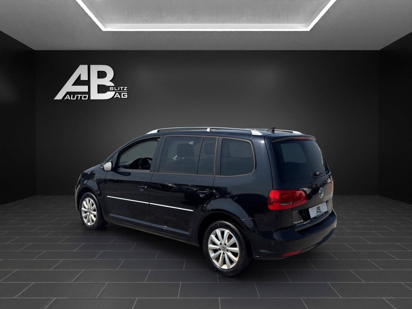 VW Touran 1.4 TSI Highline DSG * 7- Plätzer *-showroom-element-2