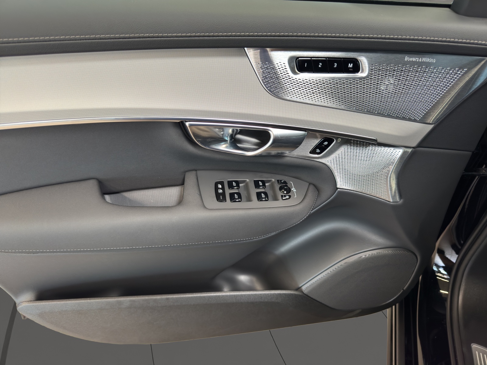 VOLVO XC90 2.0 T8 TE Ultra Dark eAWD-image-14